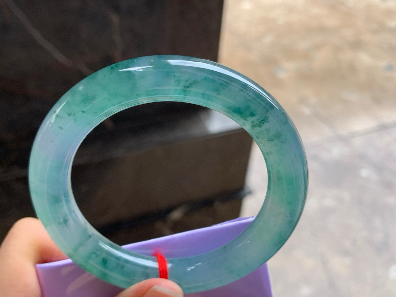 57-12
冰蓝紫圆条手镯^_^鲜艳