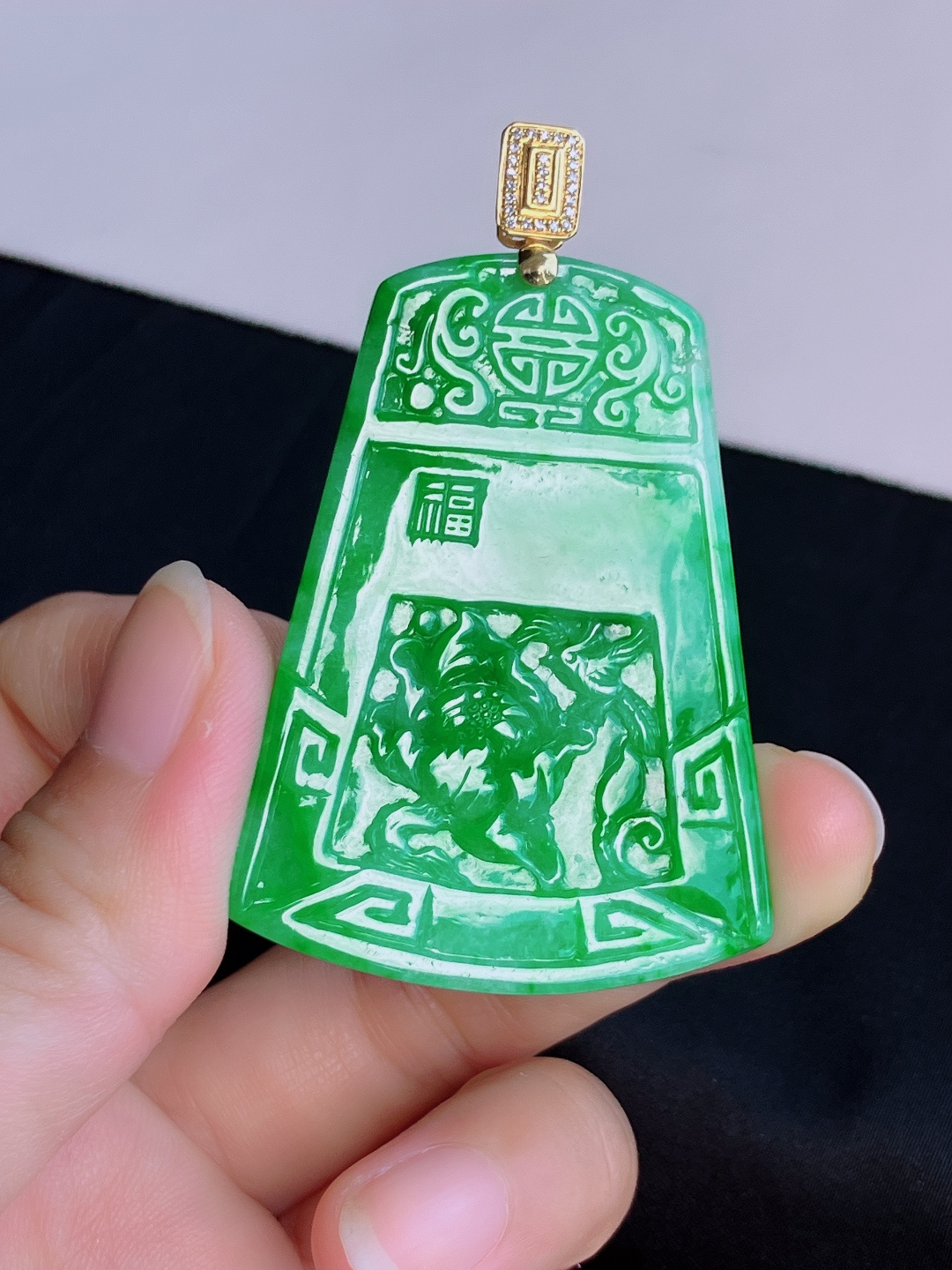 阳绿平安牌，简约时尚，尺寸63.5/54.3/40/5.3/自然光实拍