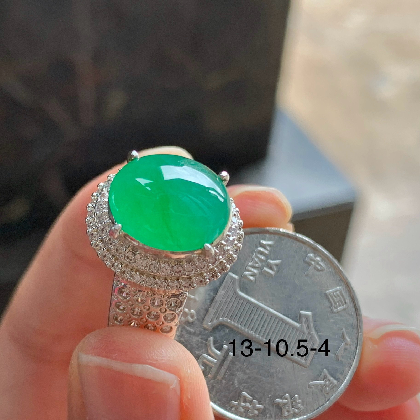 辣绿色戒面^_^鲜艳 起光 铜托 尺寸13