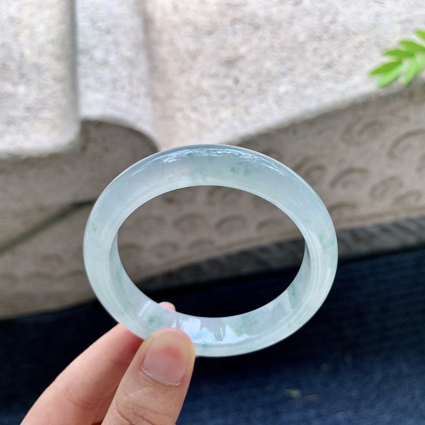 正圈51 52【圈口】52.5/12/7.8【编码】AD070516【描述】冰糯飘花，水润，种老，细腻，无裂
