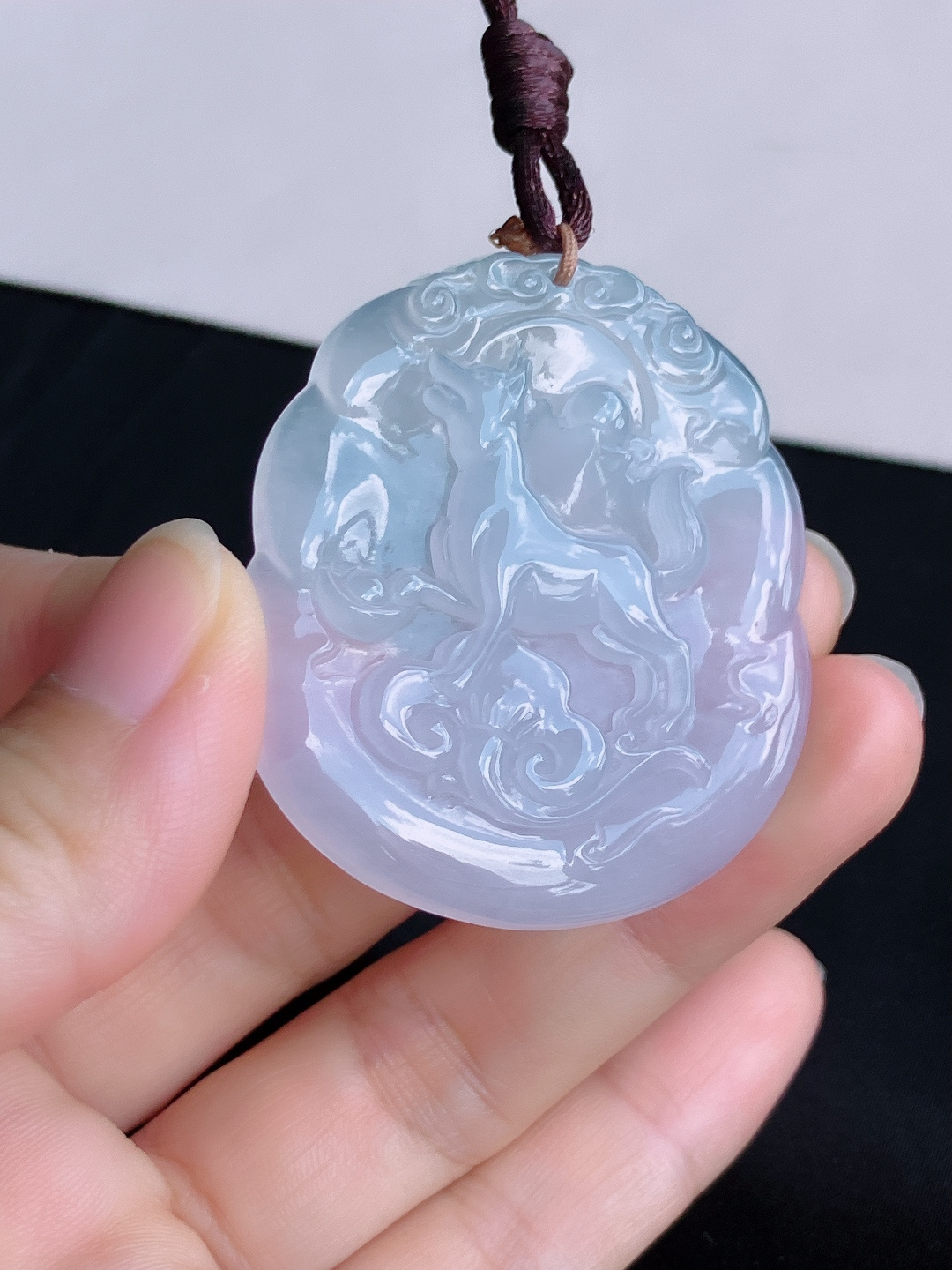 冰紫底生肖狗牌，晶莹剔透，尺寸48.8/43/5.8/自然光实拍