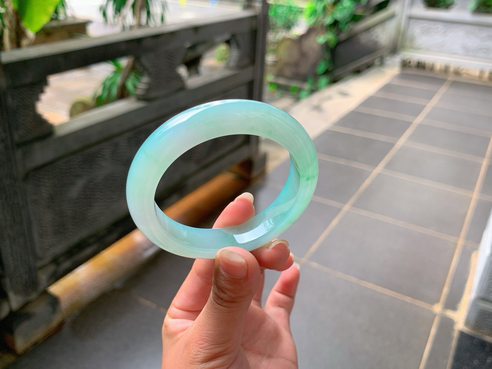 ｜54圈口
冰晴底，飘绿丝花，底妆胶润细腻自然清爽，温婉优雅，大美人的气质