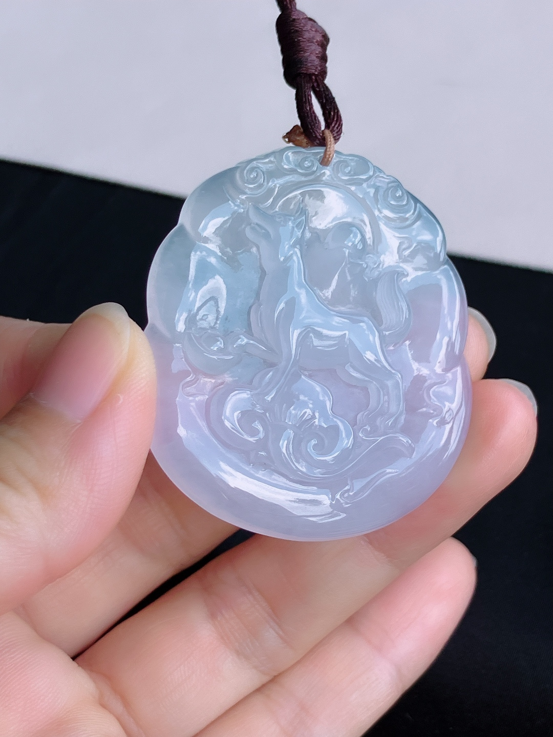 冰紫底生肖狗牌，晶莹剔透，尺寸48.8/43/5.8/自然光实拍