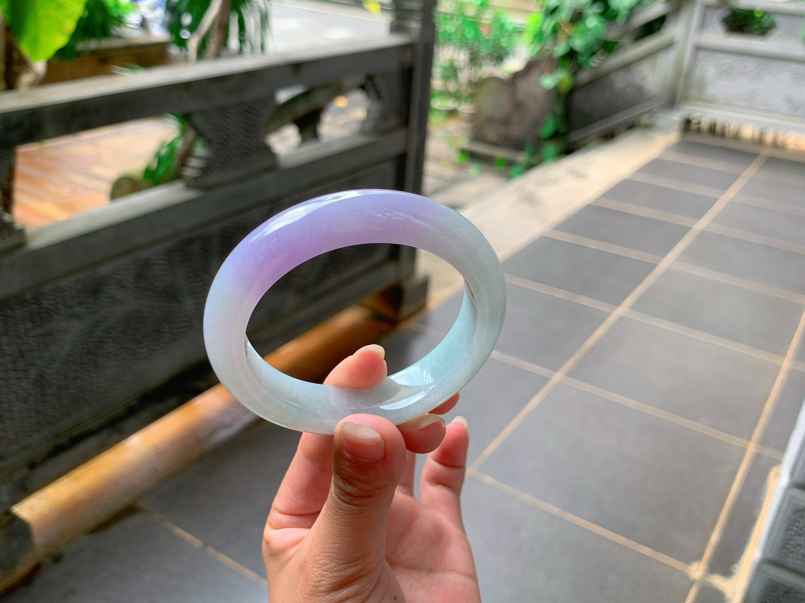 ｜55圈口
浓春，一截色妖艳夺目，紫气东来的贵气感满满，肉质细腻温润，
