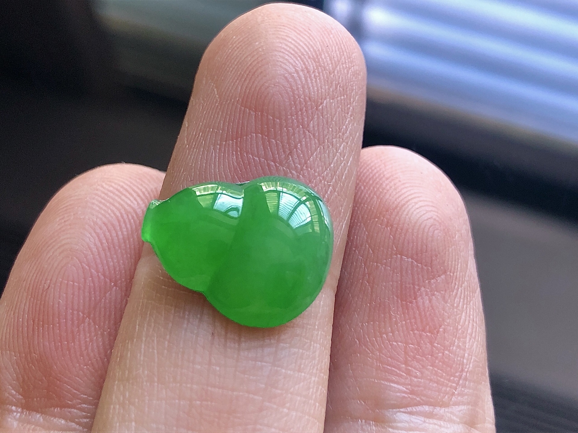 ️ 冰种阳绿葫芦， 色泽艳阳，通透水润，玉质细腻，夺目迷人，镶嵌效果，品相，无裂，尺寸14.6*12.5*3.8