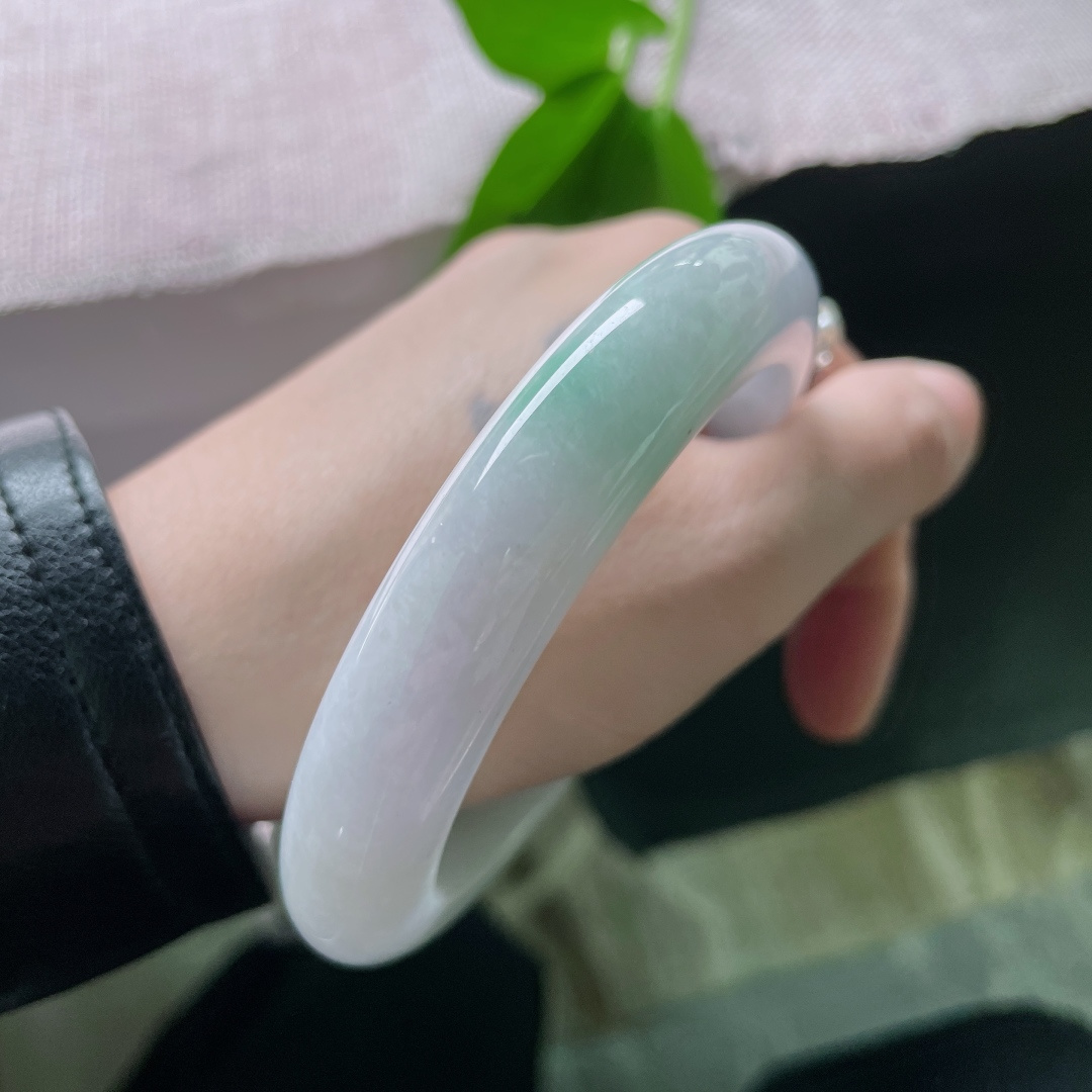 61.5/12.5/10.8，淡紫底正圈，一抹飘花点缀，种老，细润，大圈口，无裂，ss51006a