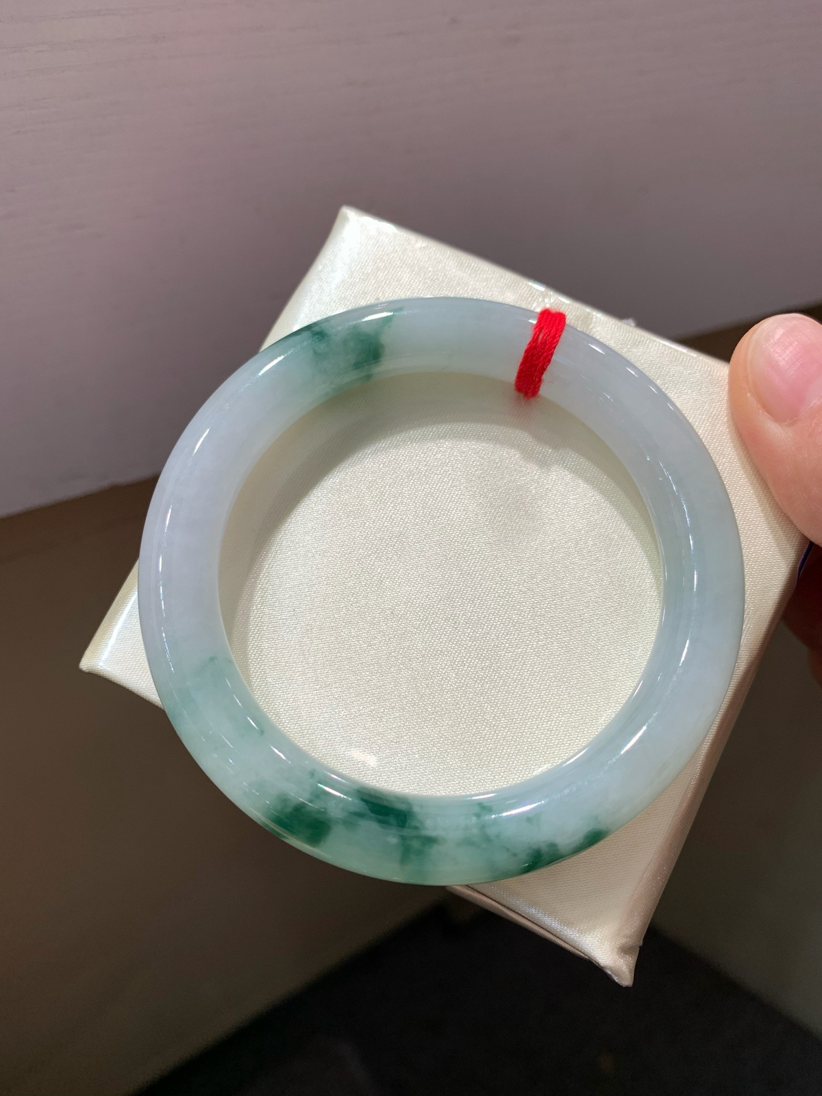 尺寸56/10，冰种飘花圆条手镯
冰透水润细腻