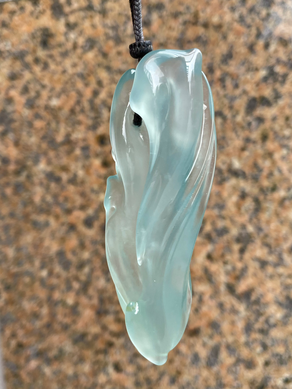 【高冰种天空蓝随形】强荧光，冰透闪亮，正宗天空蓝色，大件随形，是风，是云，是岩石，是寒冰，万象贤集，天然缅甸翡翠，收藏佳品