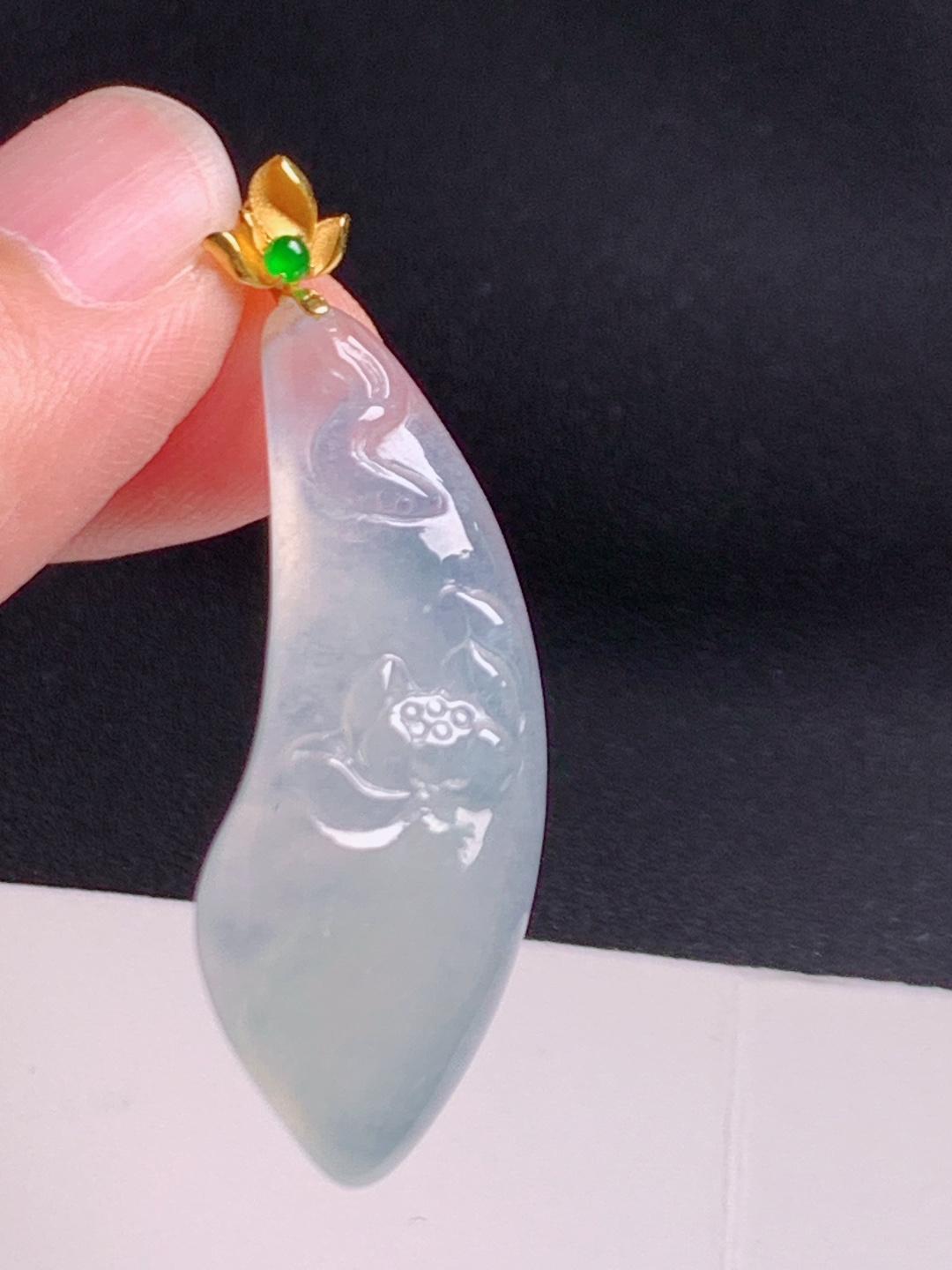 ️ 荷花牌，玉质清透，雕工雅致，莲意清幽。 080701