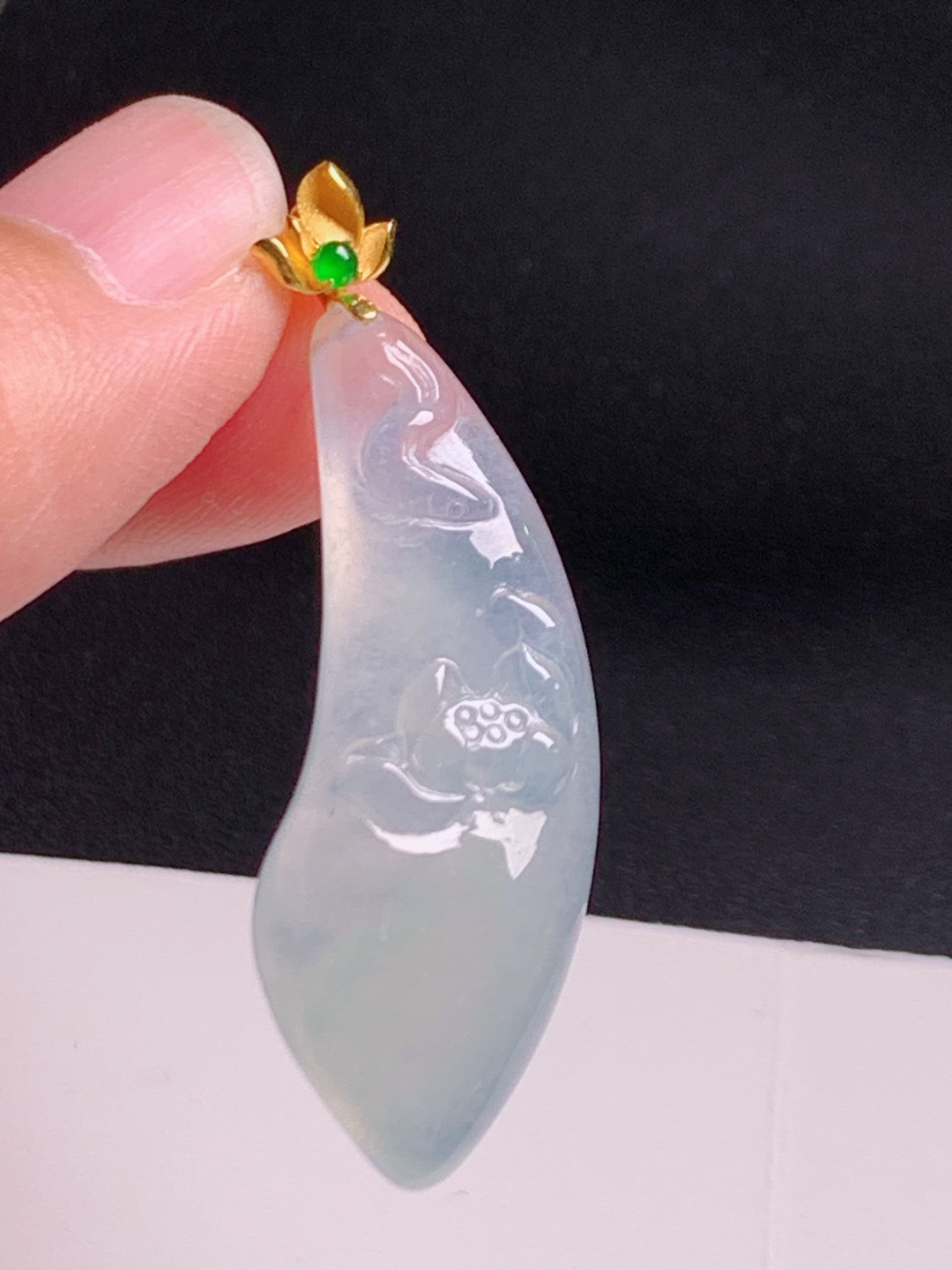 ️ 荷花牌，玉质清透，雕工雅致，莲意清幽。 080701