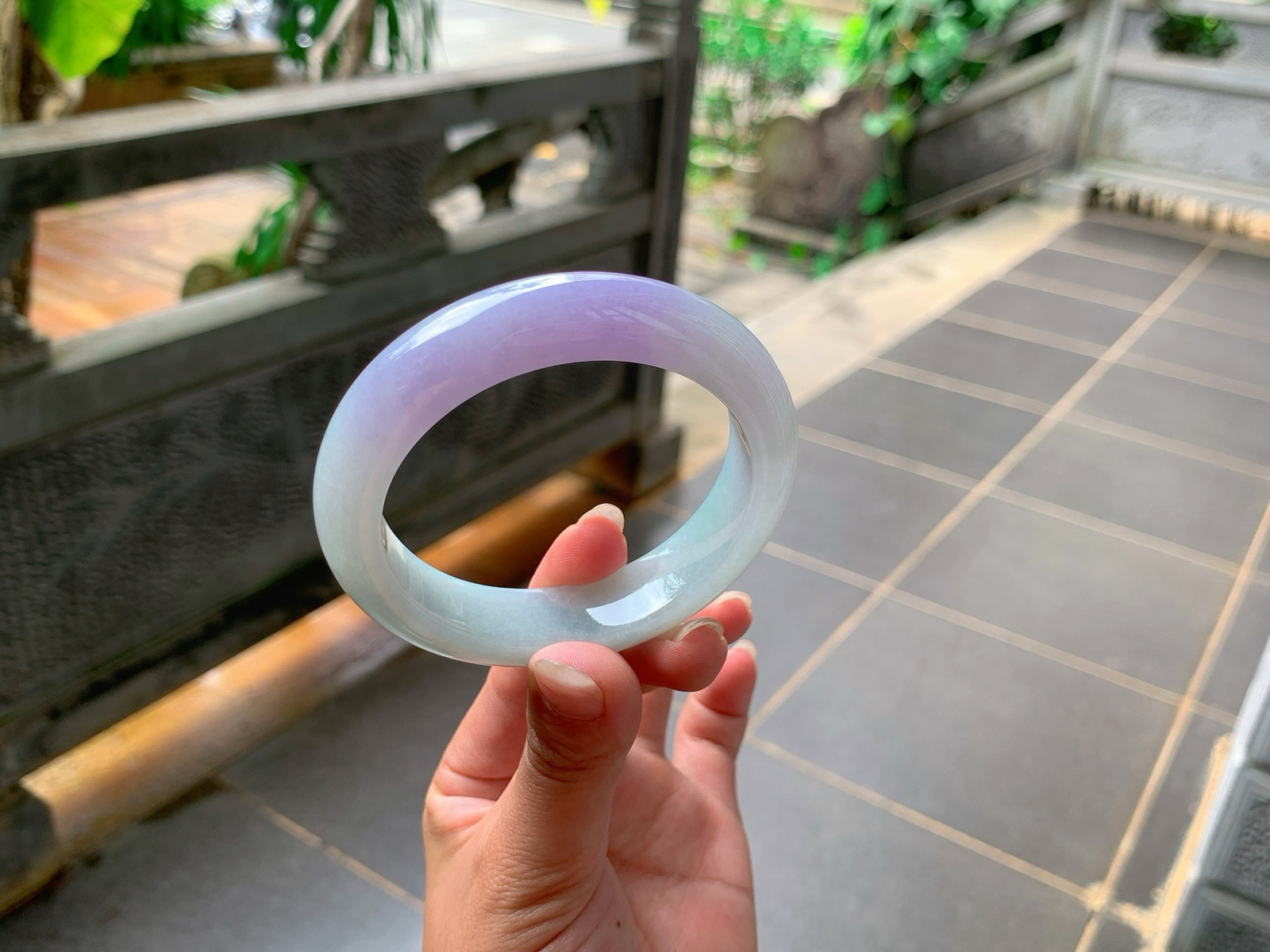｜55圈口
浓春，一截色妖艳夺目，紫气东来的贵气感满满，肉质细腻温润，