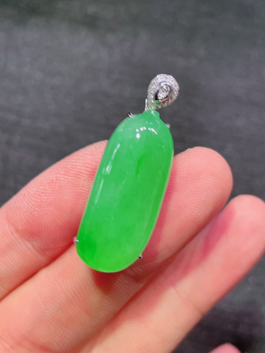 ️绿福瓜吊坠，晶莹剔透，新颖时尚，无裂，28-12-5
