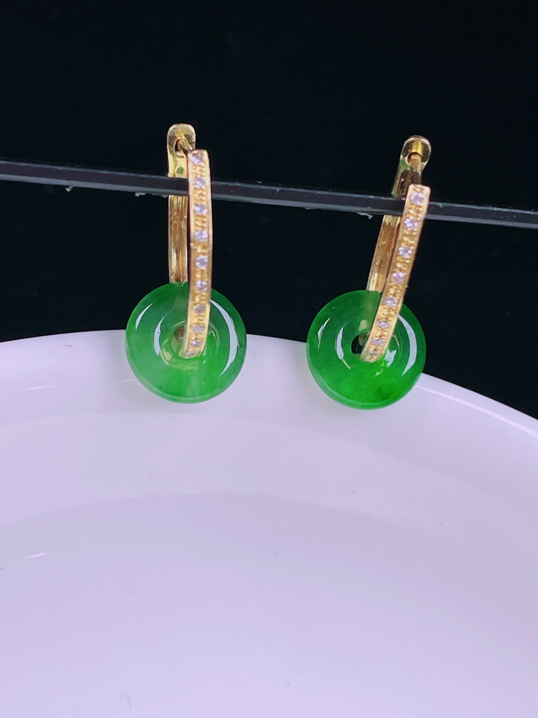 冰绿耳坠，老种起光 ，细底通透，尺寸：裸石8/2.5mm0704