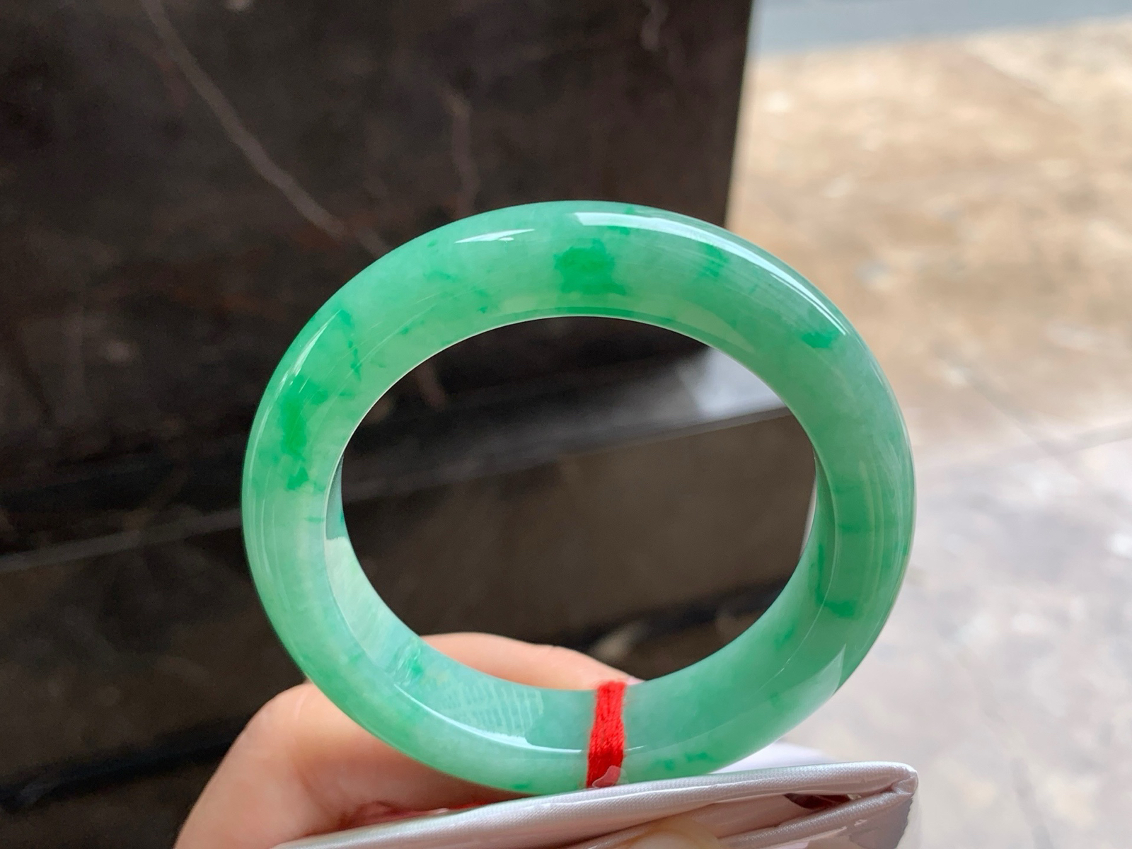 52.5-12.5-9.6
飘绿手镯^_^清新细腻