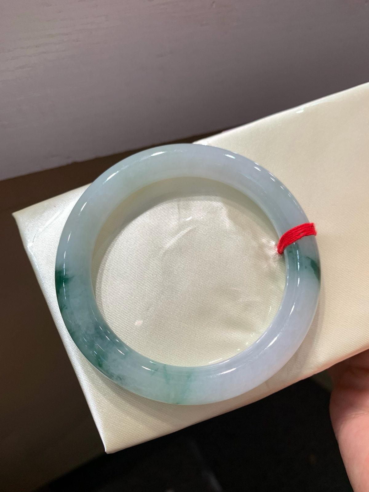 尺寸56/10，冰种飘花圆条手镯
冰透水润细腻