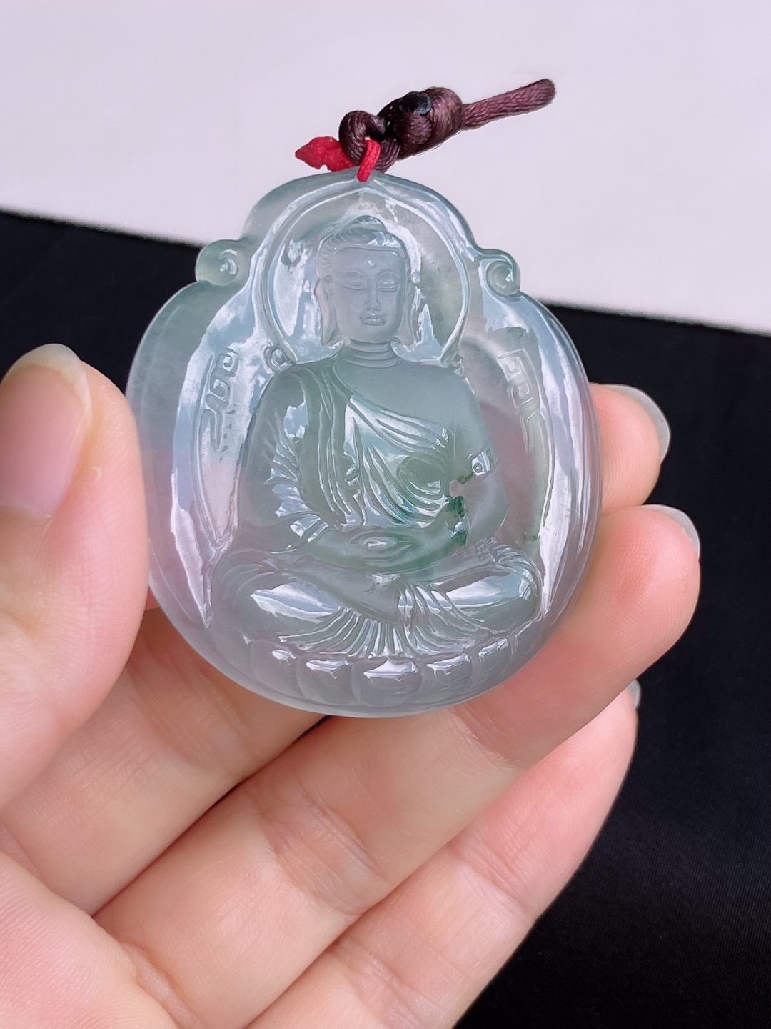 底色大日如来，晶莹剔透，尺寸48.3/42.8/5.5/自然光实拍
