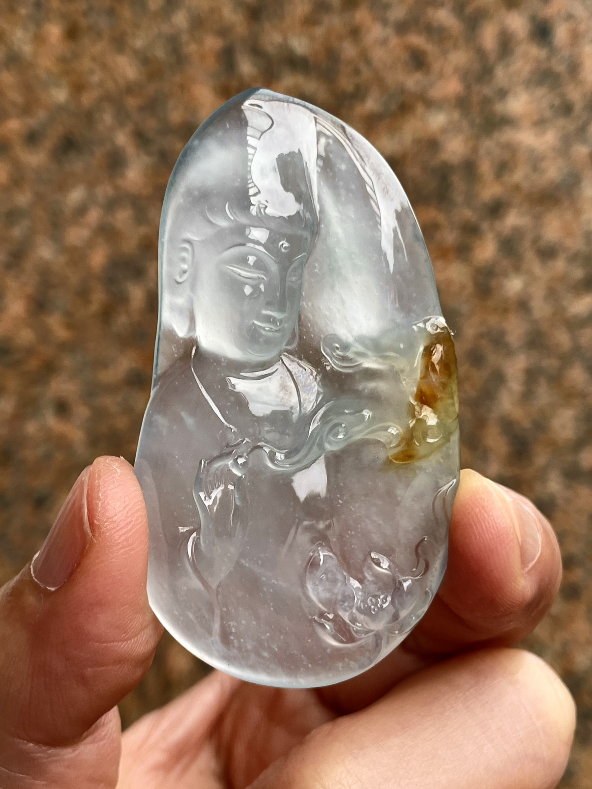 【冰种黄翡观音半身像】老料雪花棉，种水很不错，冰感明显，俏色漂亮，面部纯净，大件厚装，可以收藏的品质。