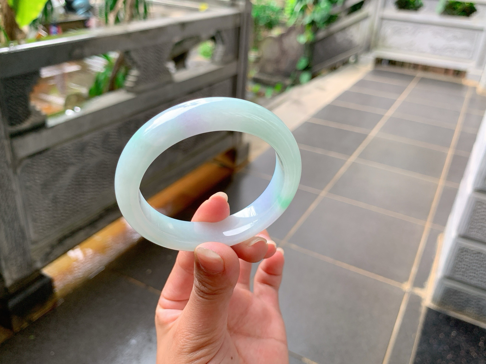  ｜54圈口
冰飘金丝绿，底妆细腻胶润，特别的柔和，简直就是温柔大姐姐的感觉