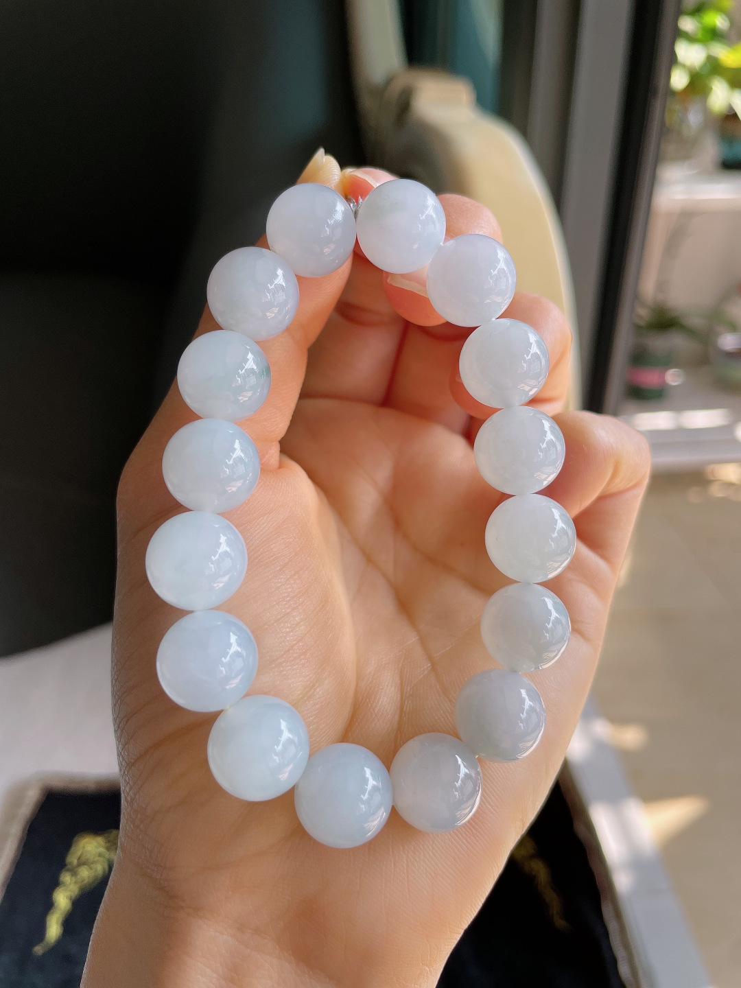 天然翡翠A货，冰润飘花白手串，尺寸：12.3mm。【编2416】