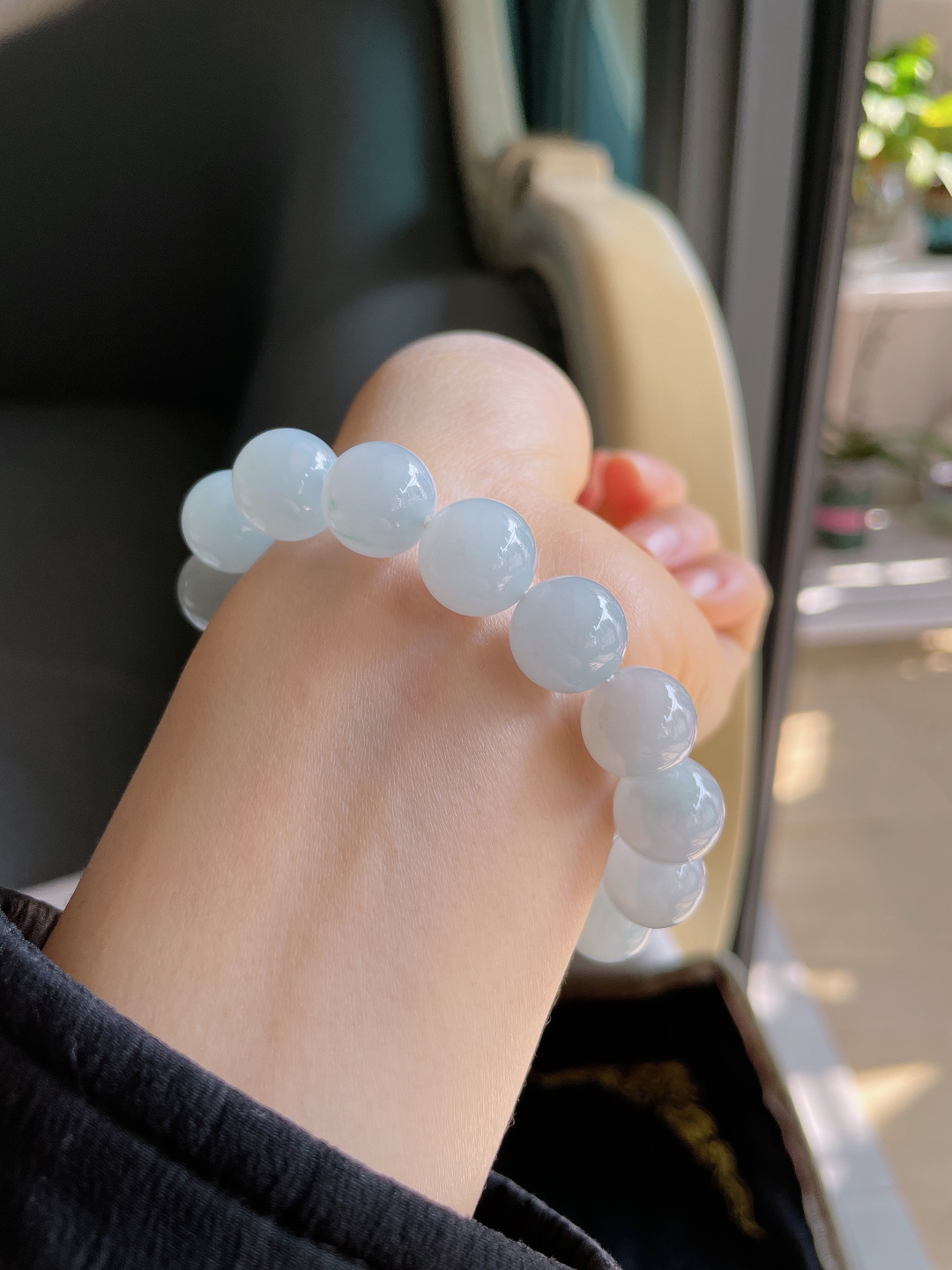 天然翡翠A货，冰润飘花白手串，尺寸：12.3mm。【编2416】