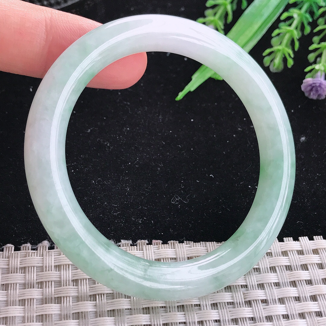 实拍A货翡翠51.5/8.8/9老坑冰润飘花圆条手镯平安镯