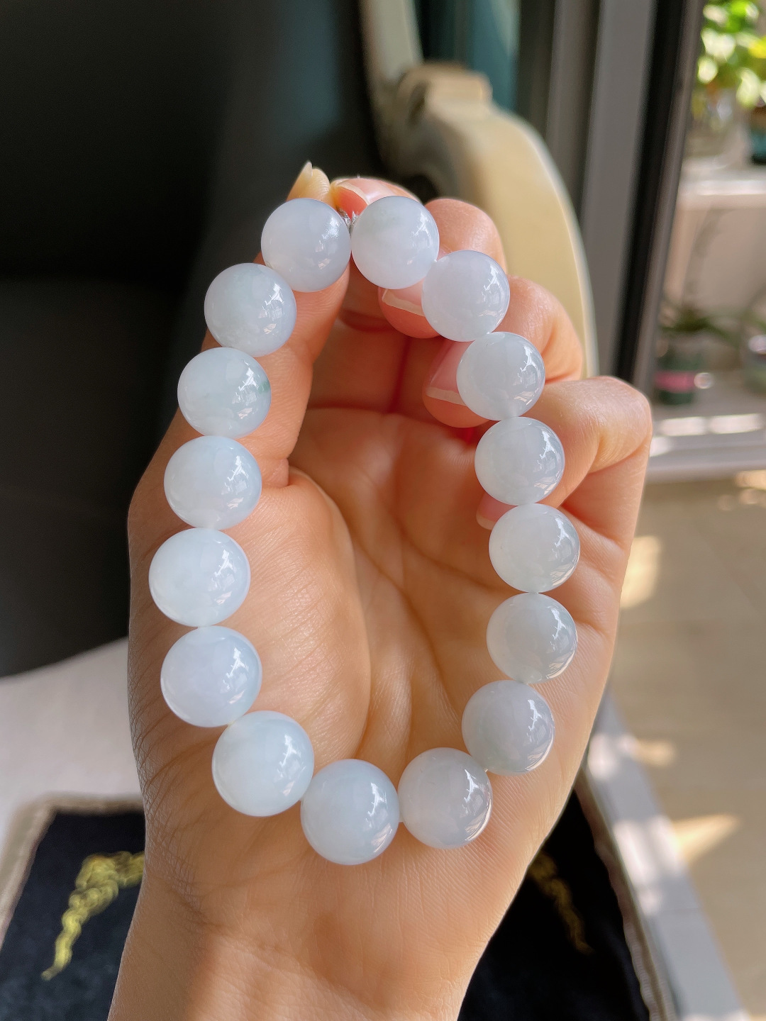天然翡翠A货，冰润飘花白手串，尺寸：12.3mm。【编2416】
