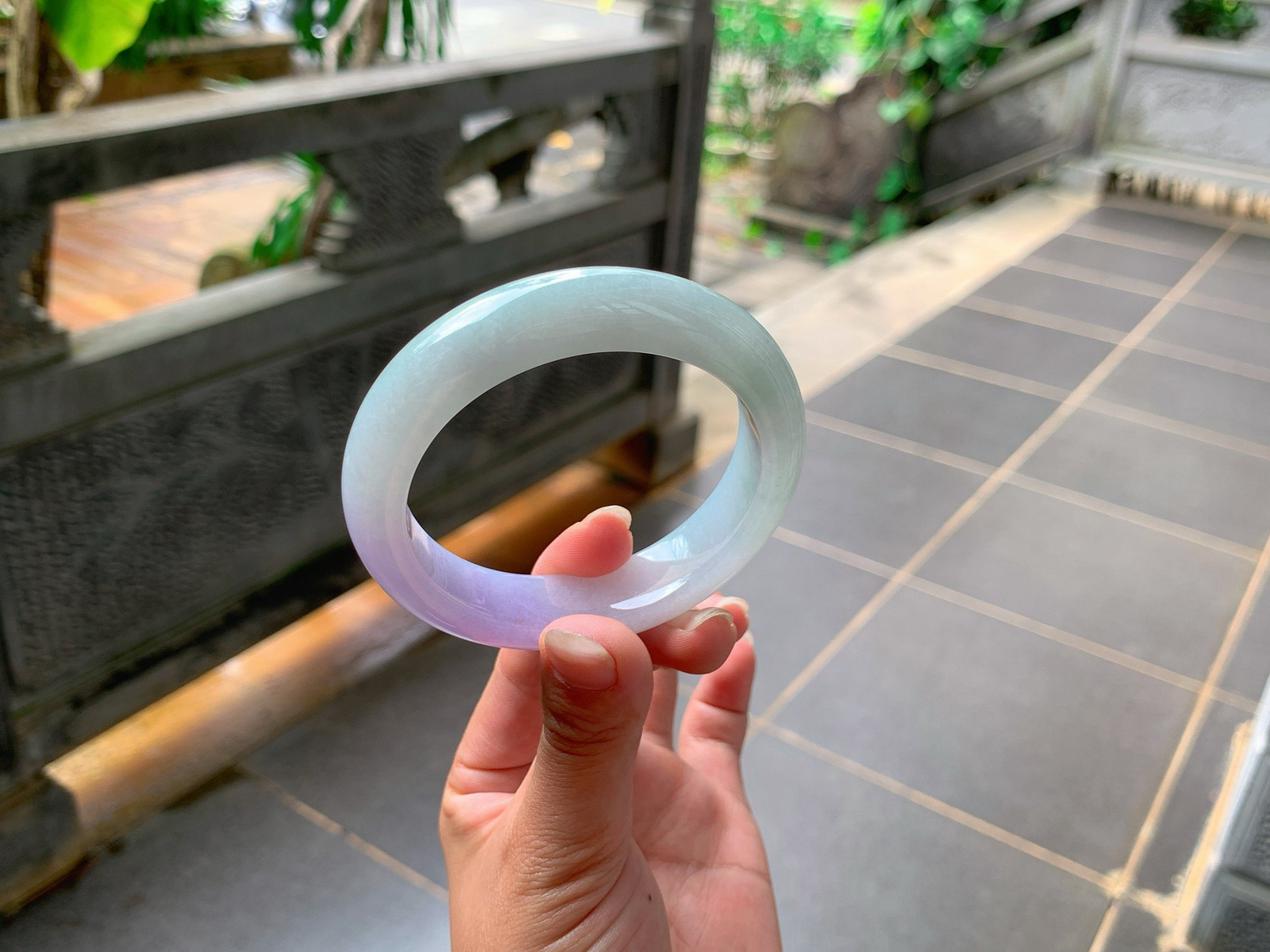 ｜55圈口
浓春，一截色妖艳夺目，紫气东来的贵气感满满，肉质细腻温润，