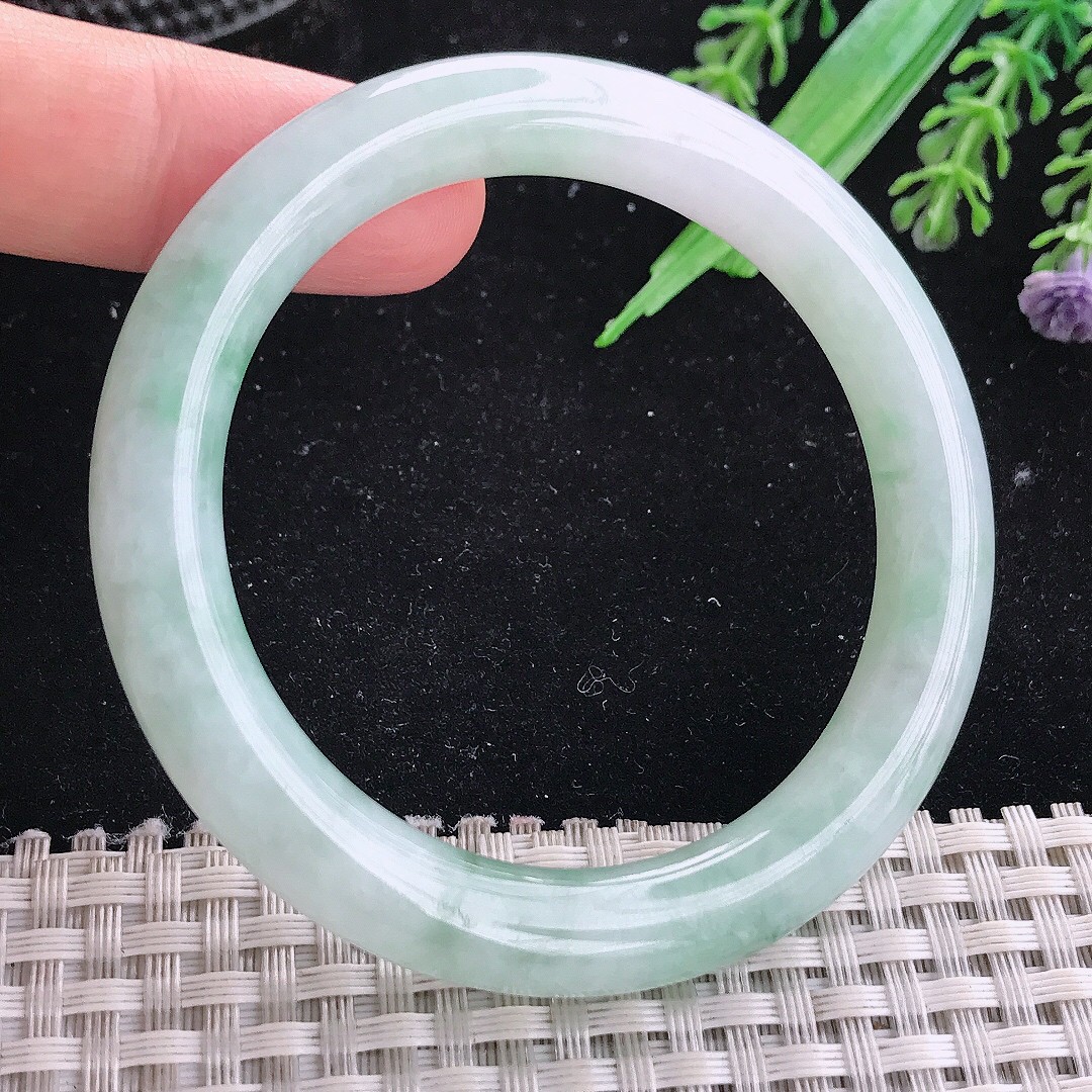 实拍A货翡翠51.5/8.8/9老坑冰润飘花圆条手镯平安镯
