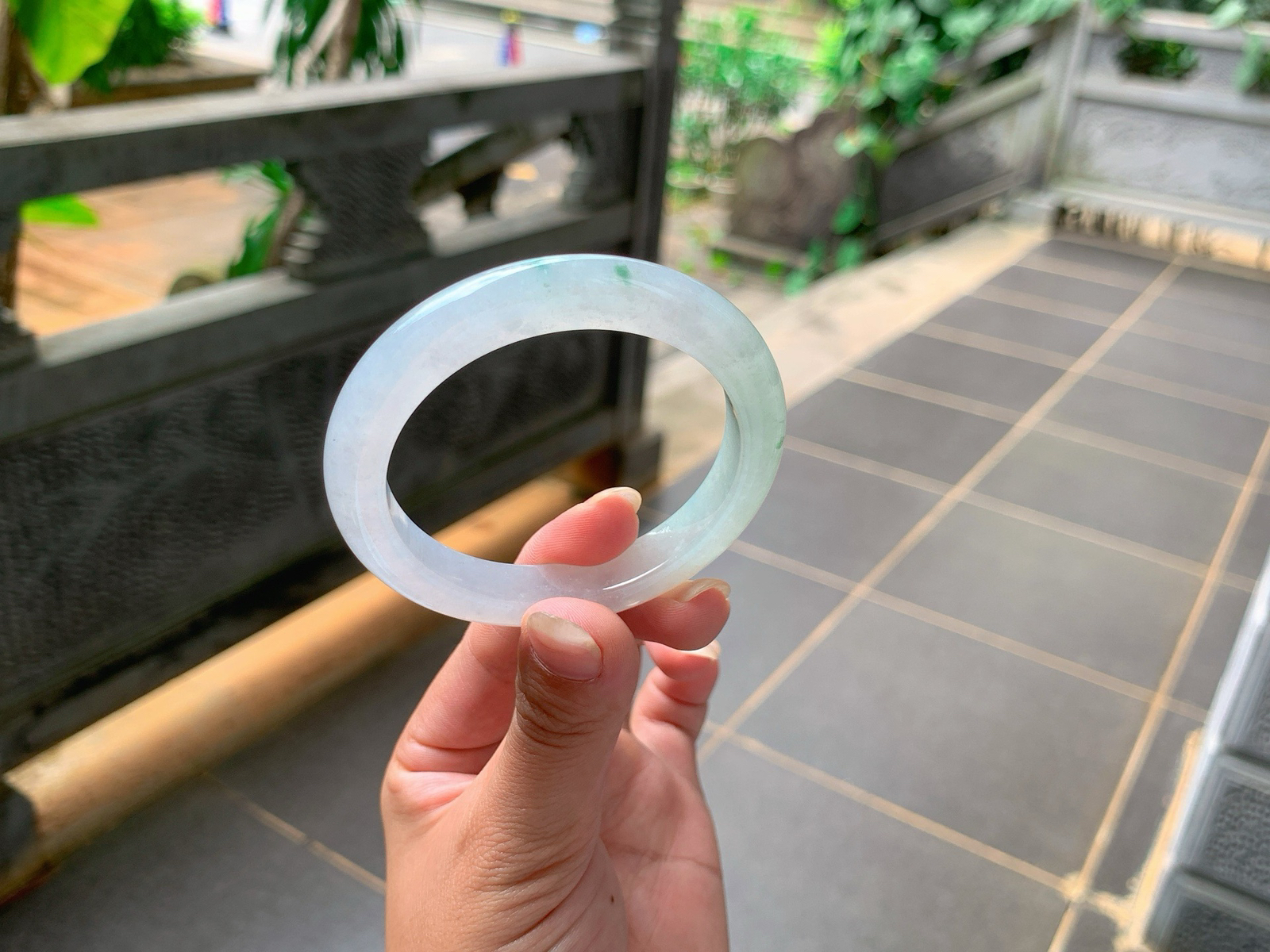 ｜50圈口
渐变色，冰飘绿花，像飘逸的叶子，灵动飞舞，色系的交叠更显别致，
