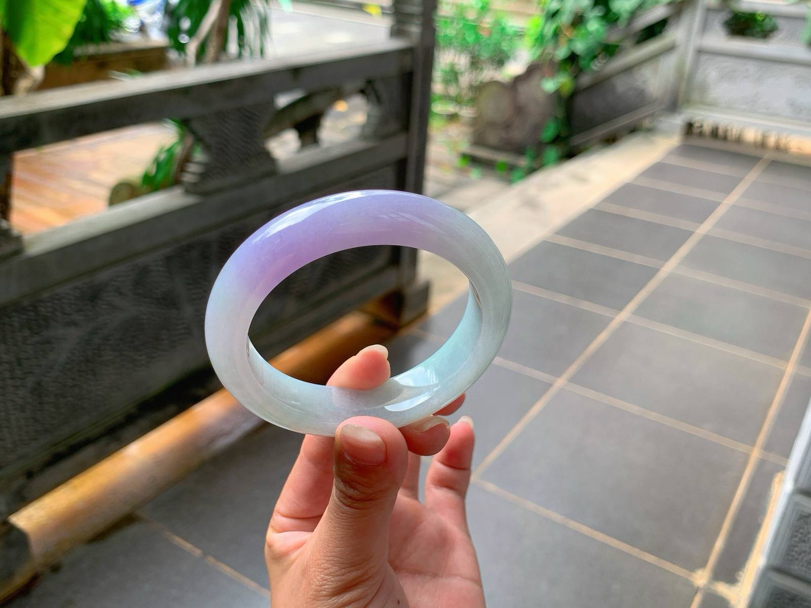 ｜55圈口
浓春，一截色妖艳夺目，紫气东来的贵气感满满，肉质细腻温润，