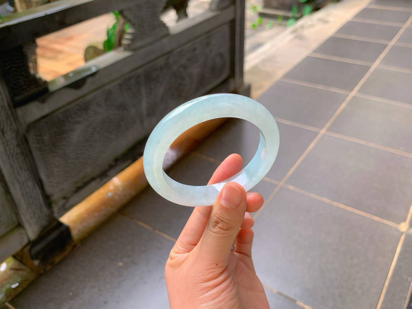 ｜57圈口
冰种晴水翡翠镯清透似水，自带温润柔光
腕间一抹清凉，耐看又百搭，上手超惊艳，