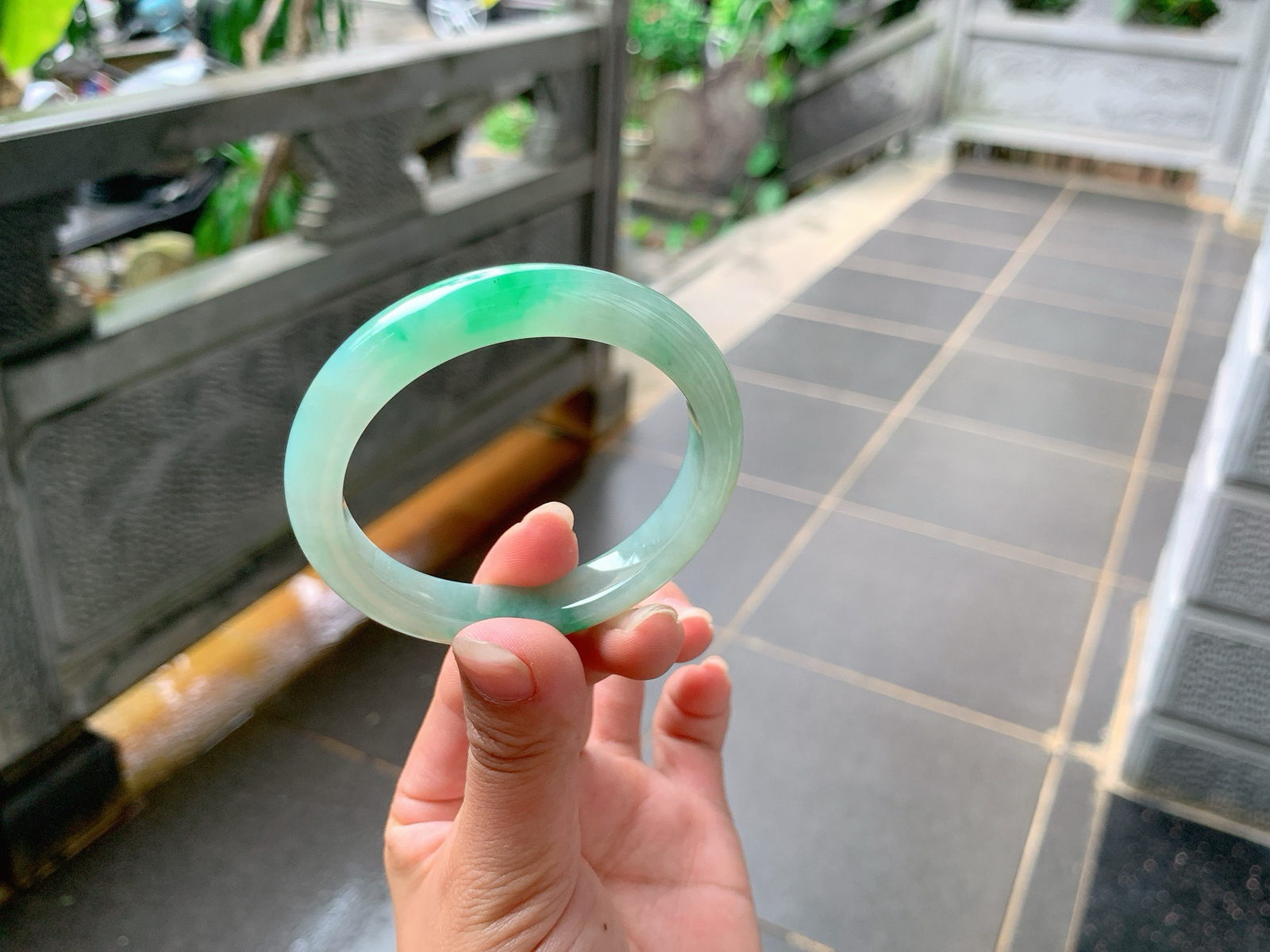 ｜50圈口
白底青，颜色特别的鲜艳抢眼，优雅之气满满的，非常贵气，