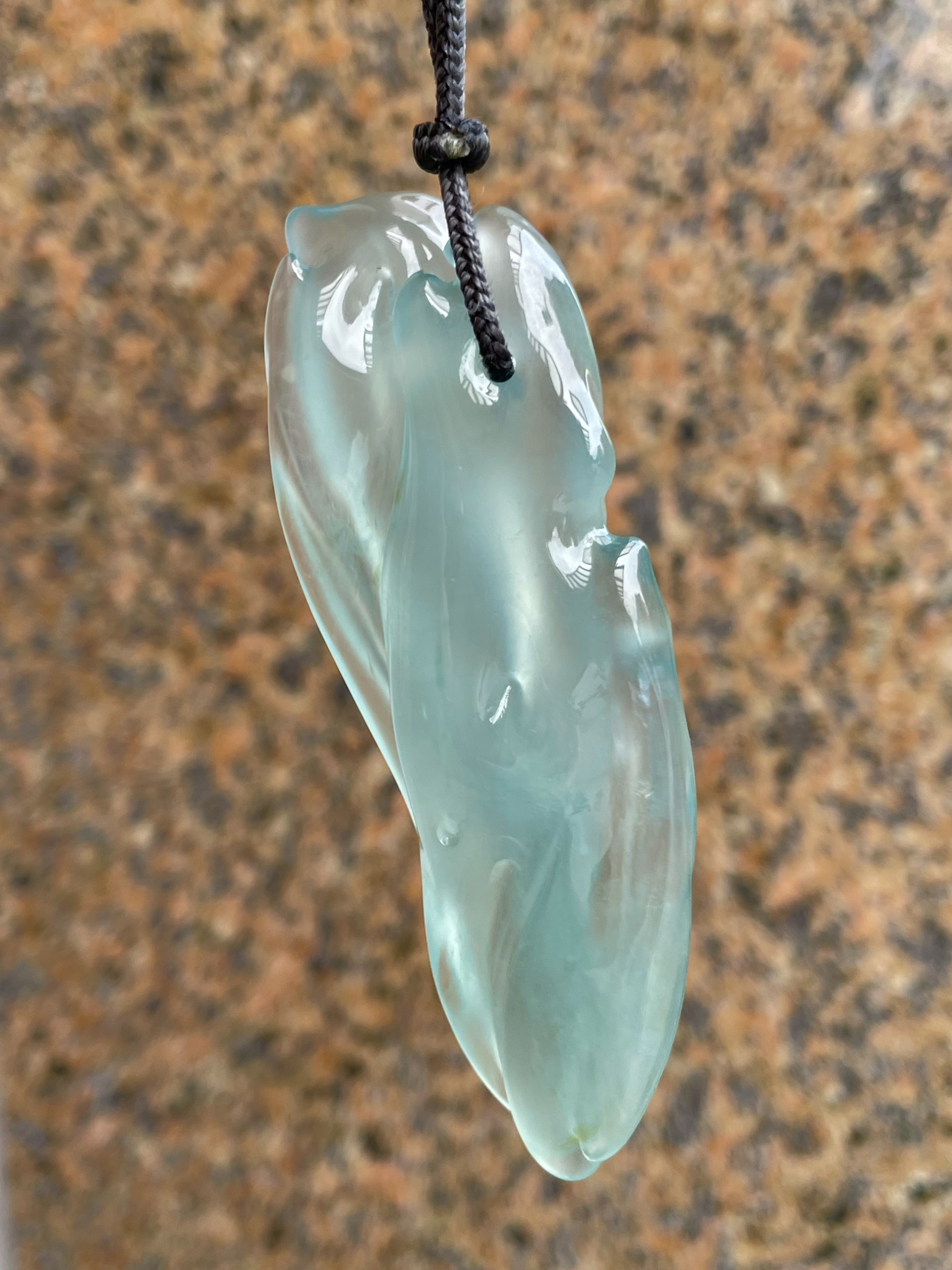 【高冰种天空蓝随形】强荧光，冰透闪亮，正宗天空蓝色，大件随形，是风，是云，是岩石，是寒冰，万象贤集，天然缅甸翡翠，收藏佳品