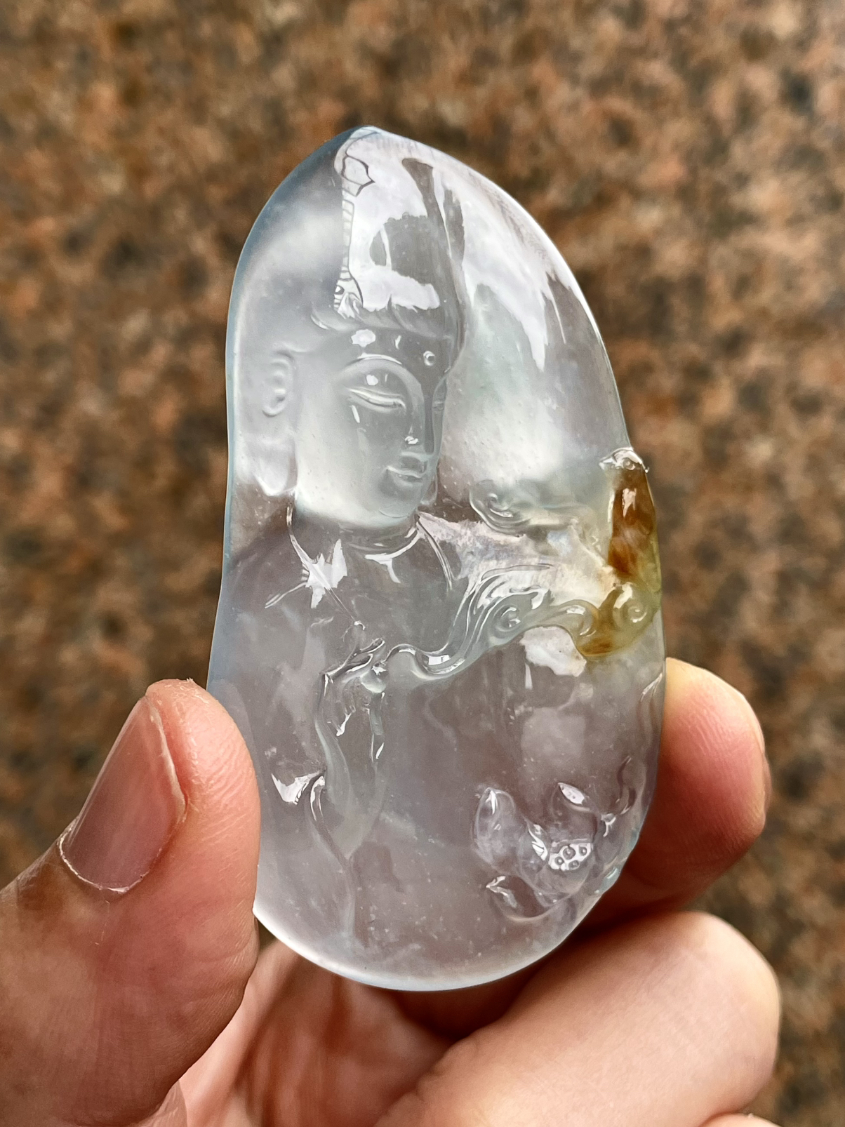 【冰种黄翡观音半身像】老料雪花棉，种水很不错，冰感明显，俏色漂亮，面部纯净，大件厚装，可以收藏的品质。