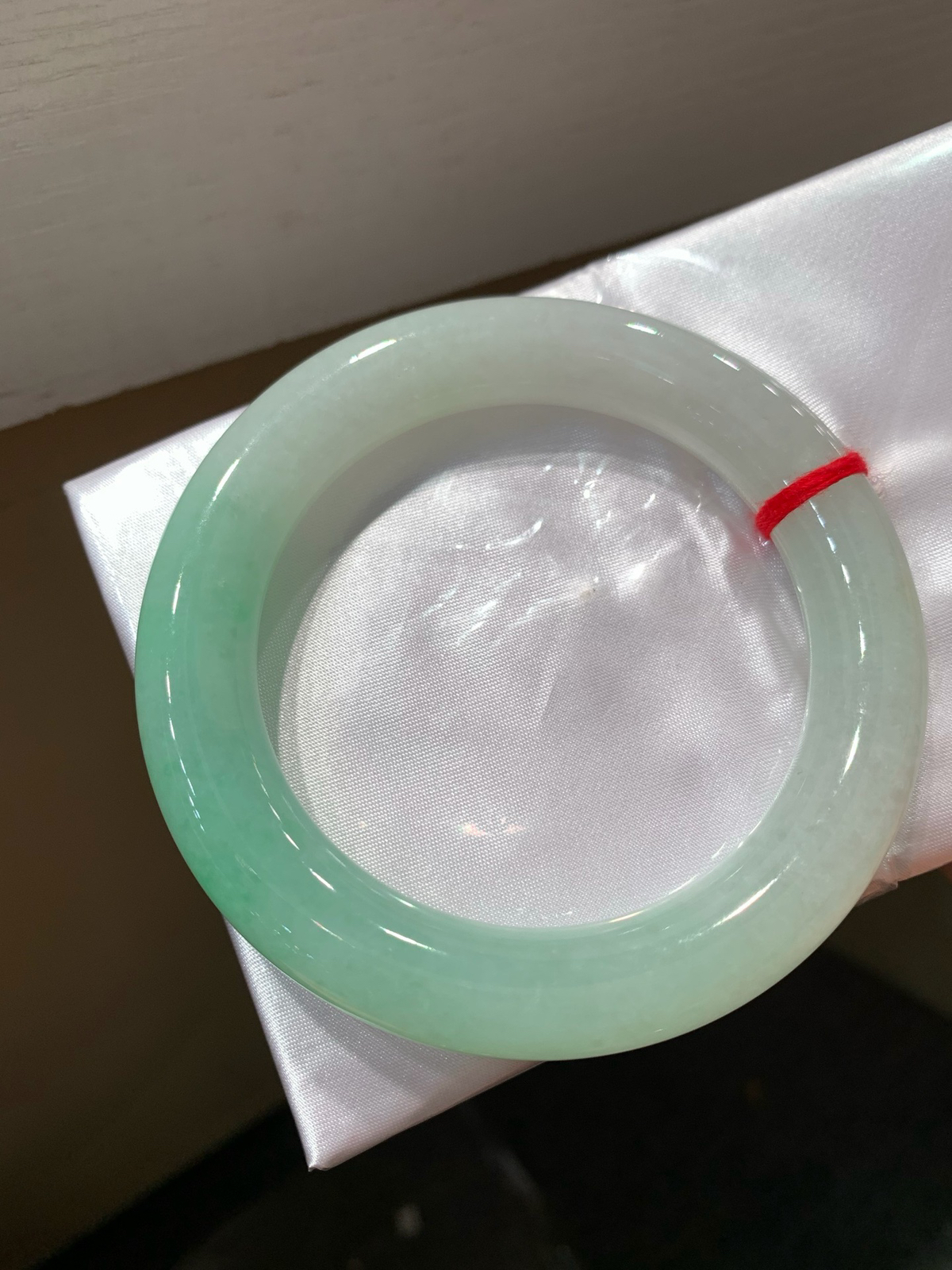 尺寸58/11.3/12.3，带色圆条手镯
水润细腻 种老