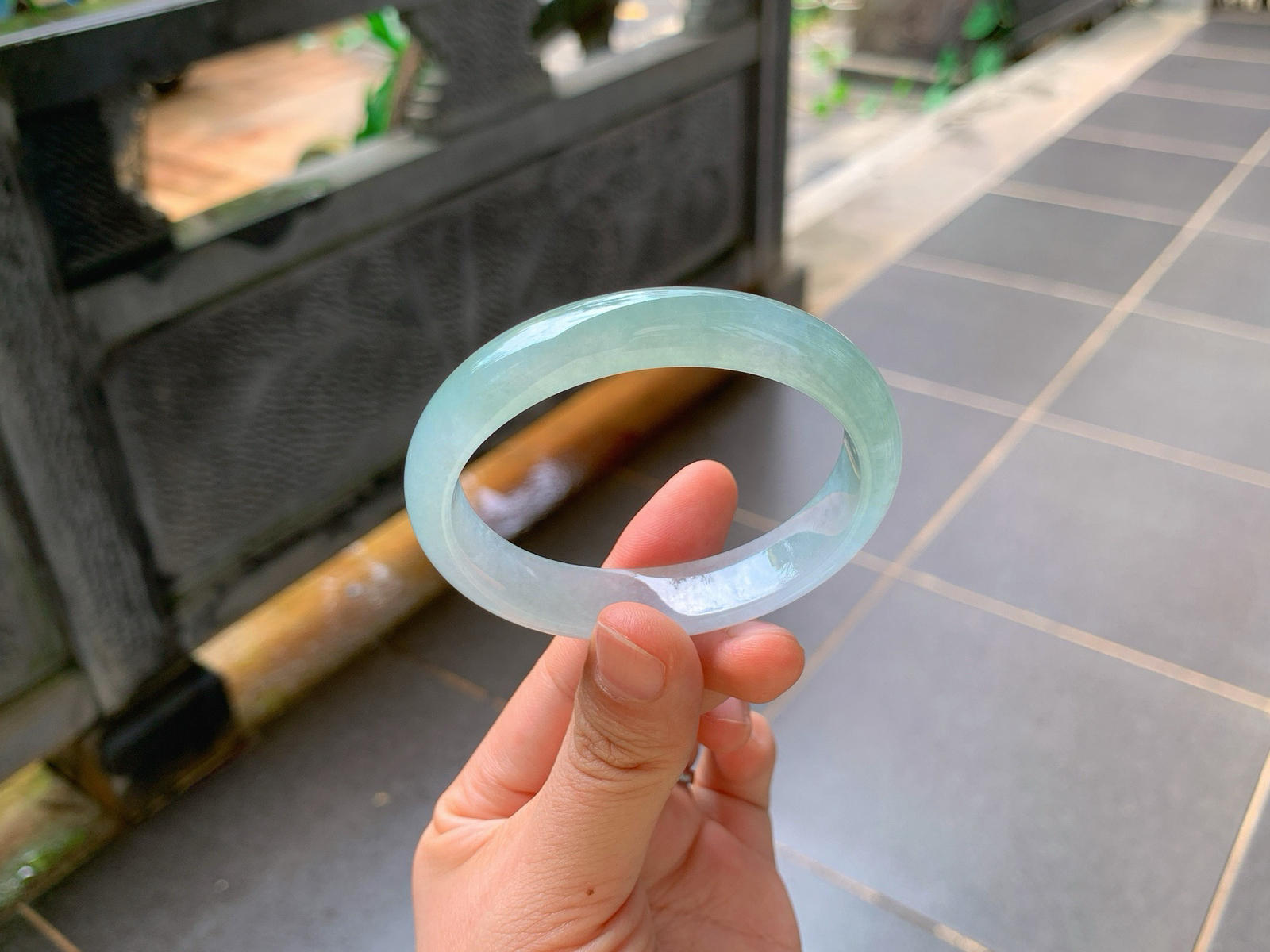 ｜54圈口
冰透晴水贵妃镯，
干净通透，素雅百搭，久戴温润养人
一件温柔配饰，陪你四季日常，