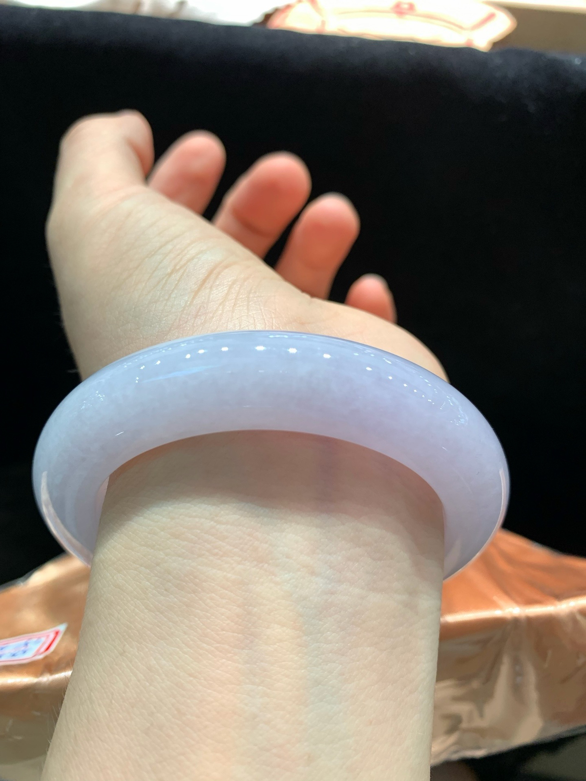 尺寸55/11.9/10.3mm紫罗兰手镯 水润细腻
清爽甜美