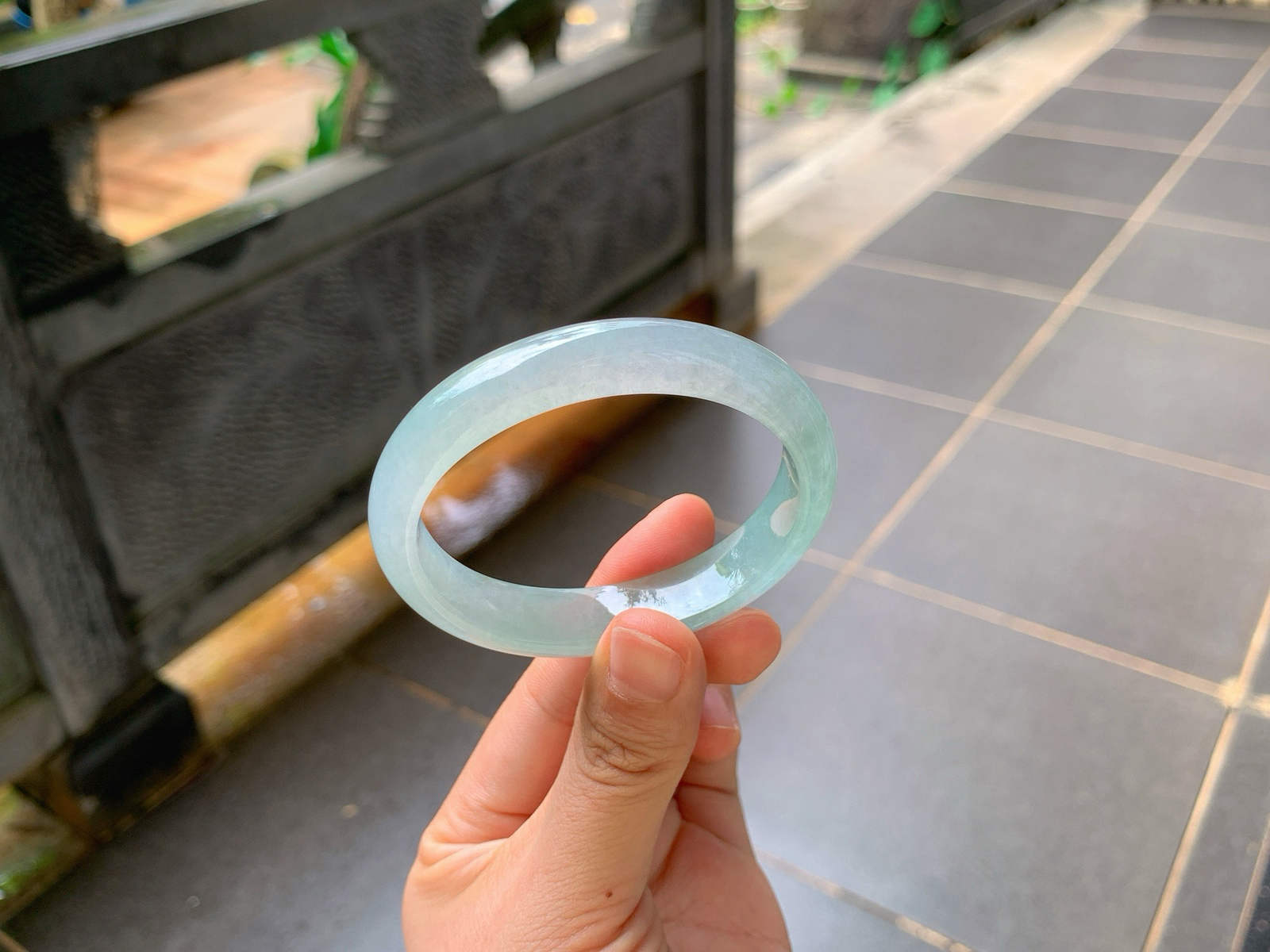 ｜54圈口
冰透晴水贵妃镯，
干净通透，素雅百搭，久戴温润养人
一件温柔配饰，陪你四季日常，