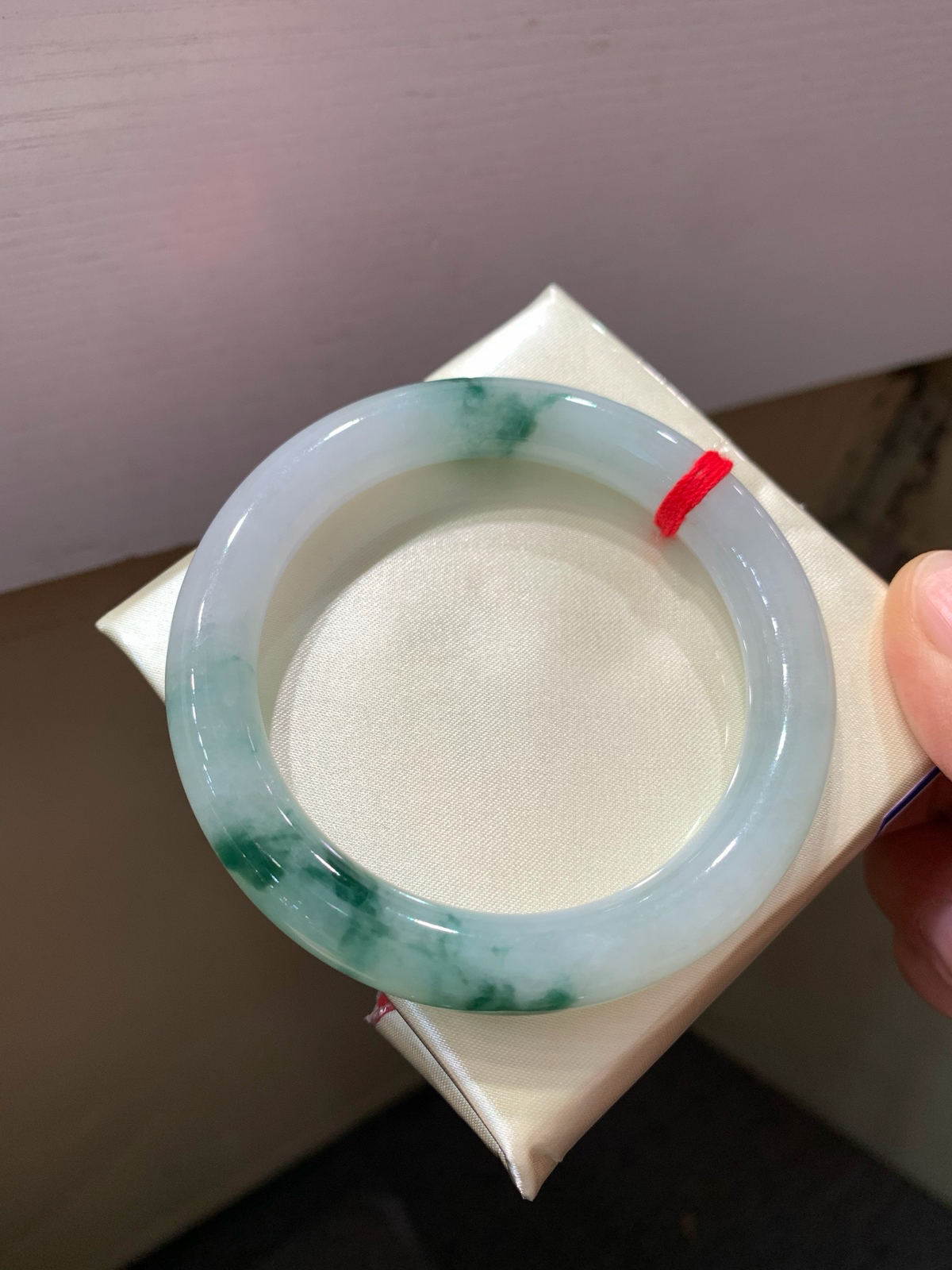 尺寸56/10，冰种飘花圆条手镯
冰透水润细腻