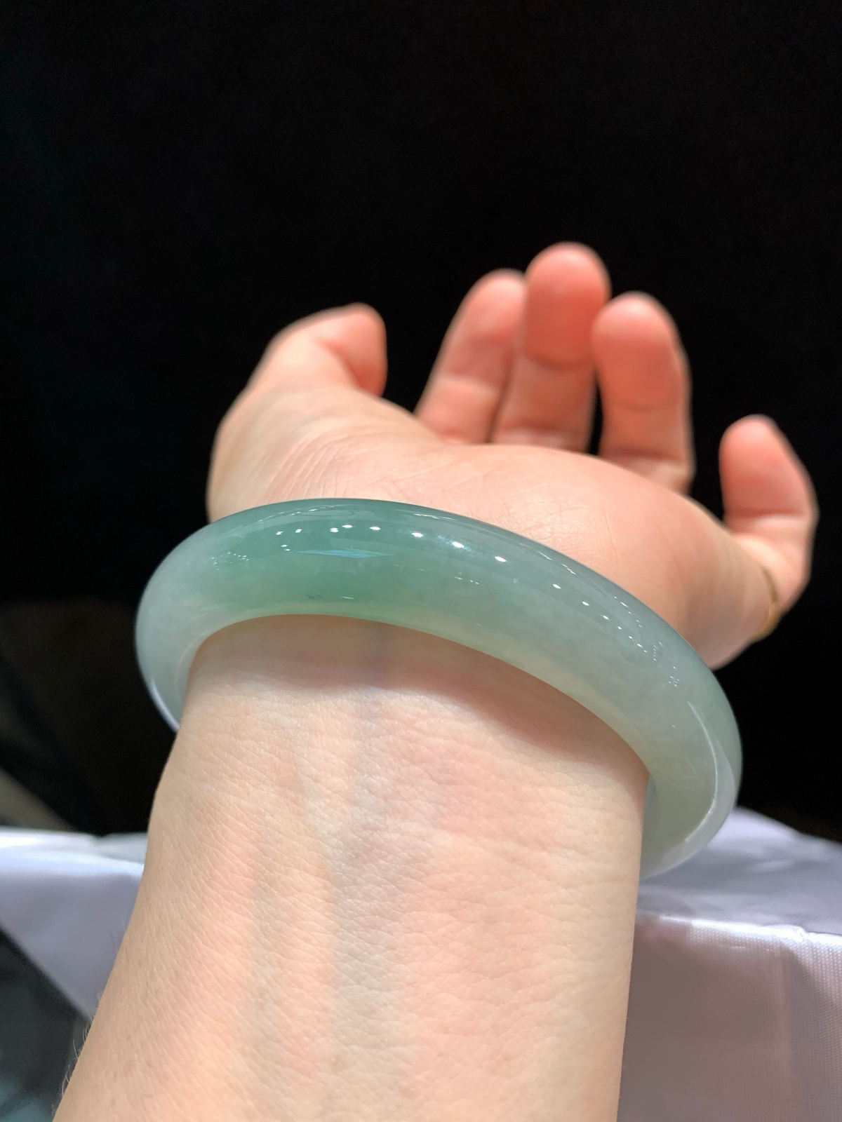 尺寸57.5/12.3/8.5手镯，水润细腻
清新甜美