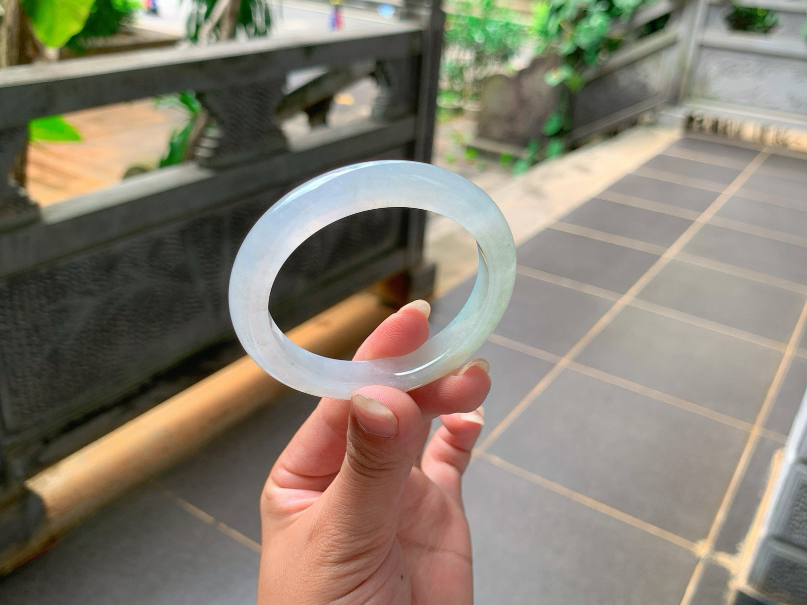 ｜50圈口
渐变色，冰飘绿花，像飘逸的叶子，灵动飞舞，色系的交叠更显别致，