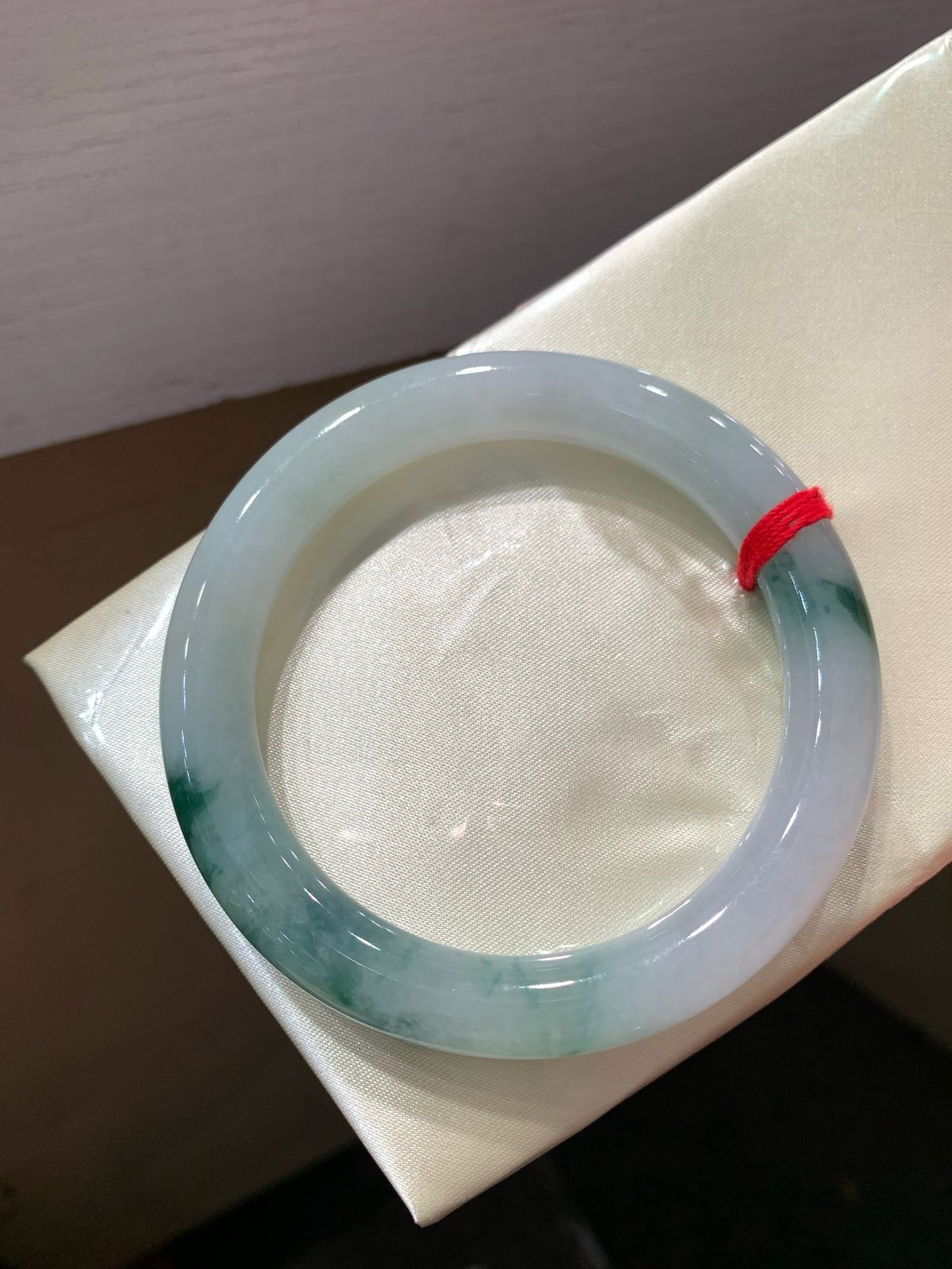 尺寸56/10，冰种飘花圆条手镯
冰透水润细腻