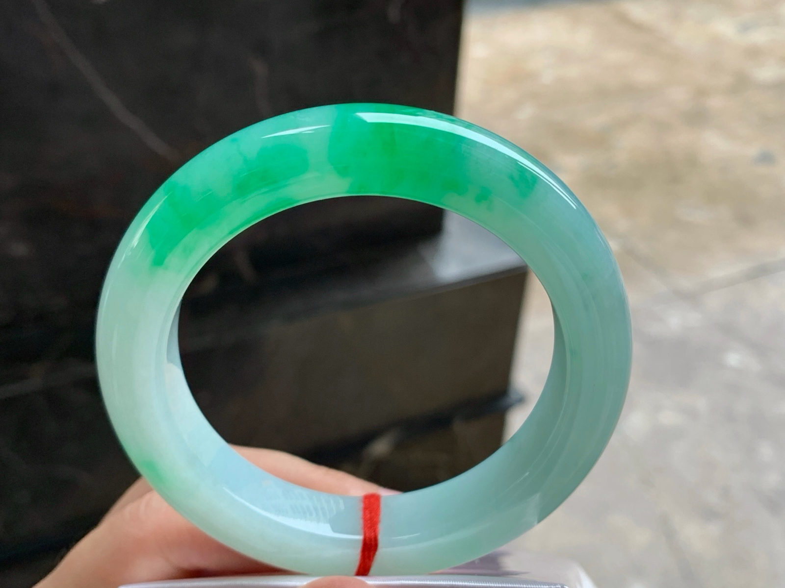 59.5-13.1-11
绿色手镯^_^大圈 细腻
