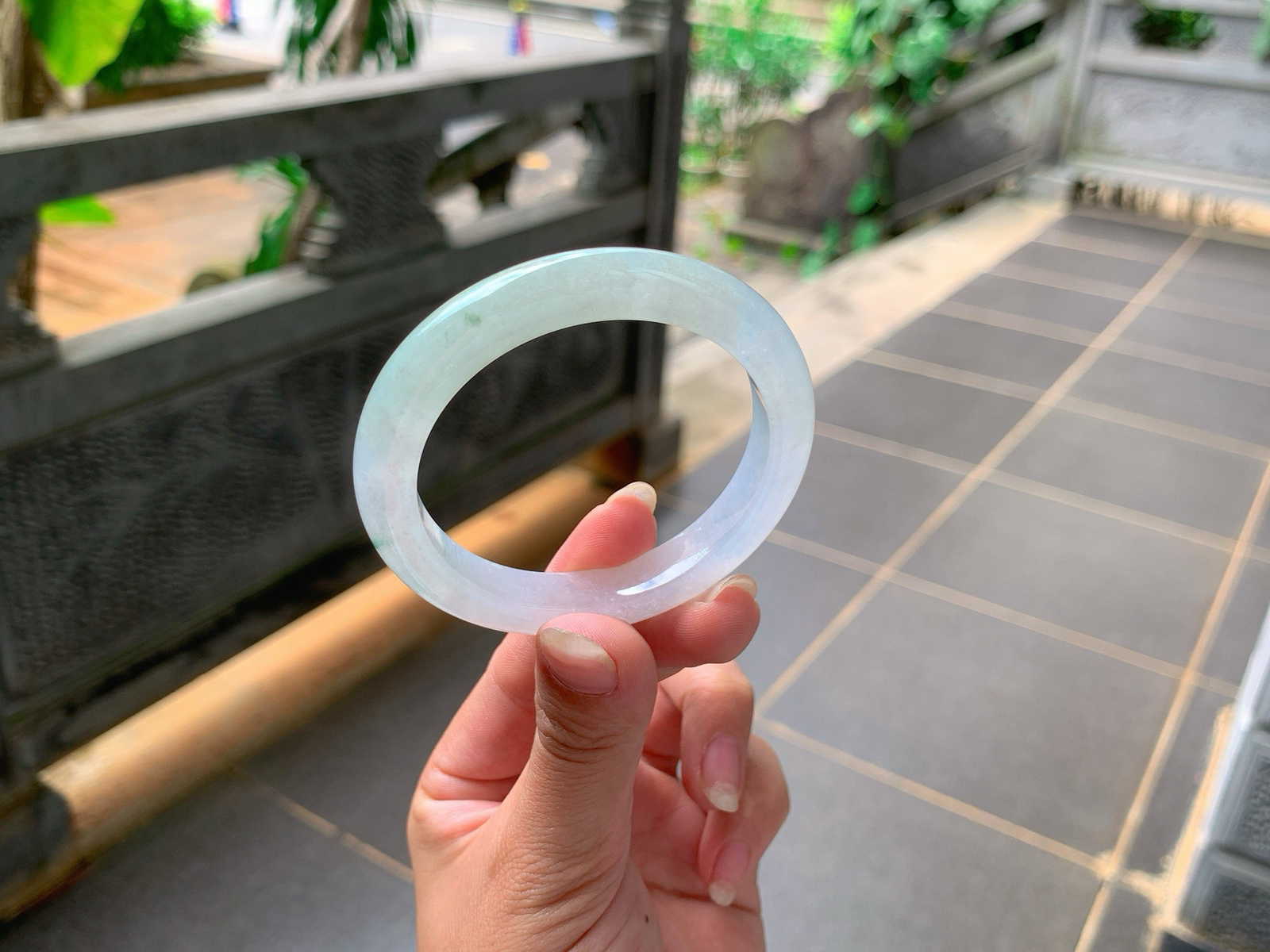 ｜50圈口
渐变色，冰飘绿花，像飘逸的叶子，灵动飞舞，色系的交叠更显别致，