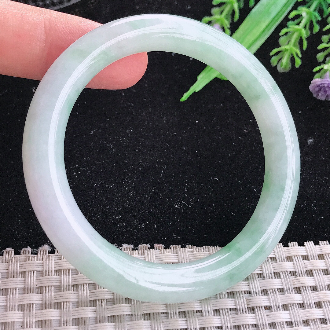 实拍A货翡翠51.5/8.8/9老坑冰润飘花圆条手镯平安镯