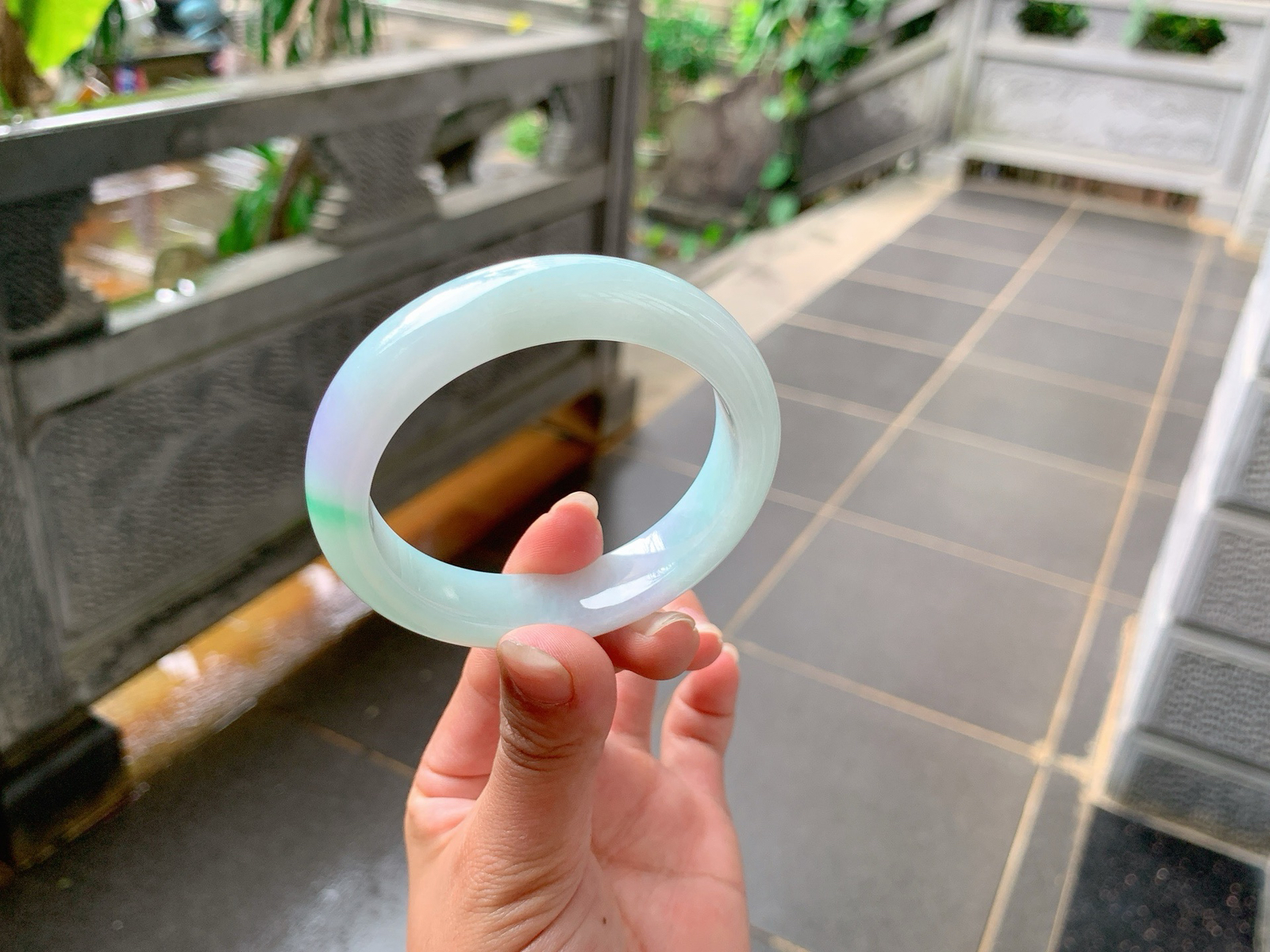  ｜54圈口
冰飘金丝绿，底妆细腻胶润，特别的柔和，简直就是温柔大姐姐的感觉