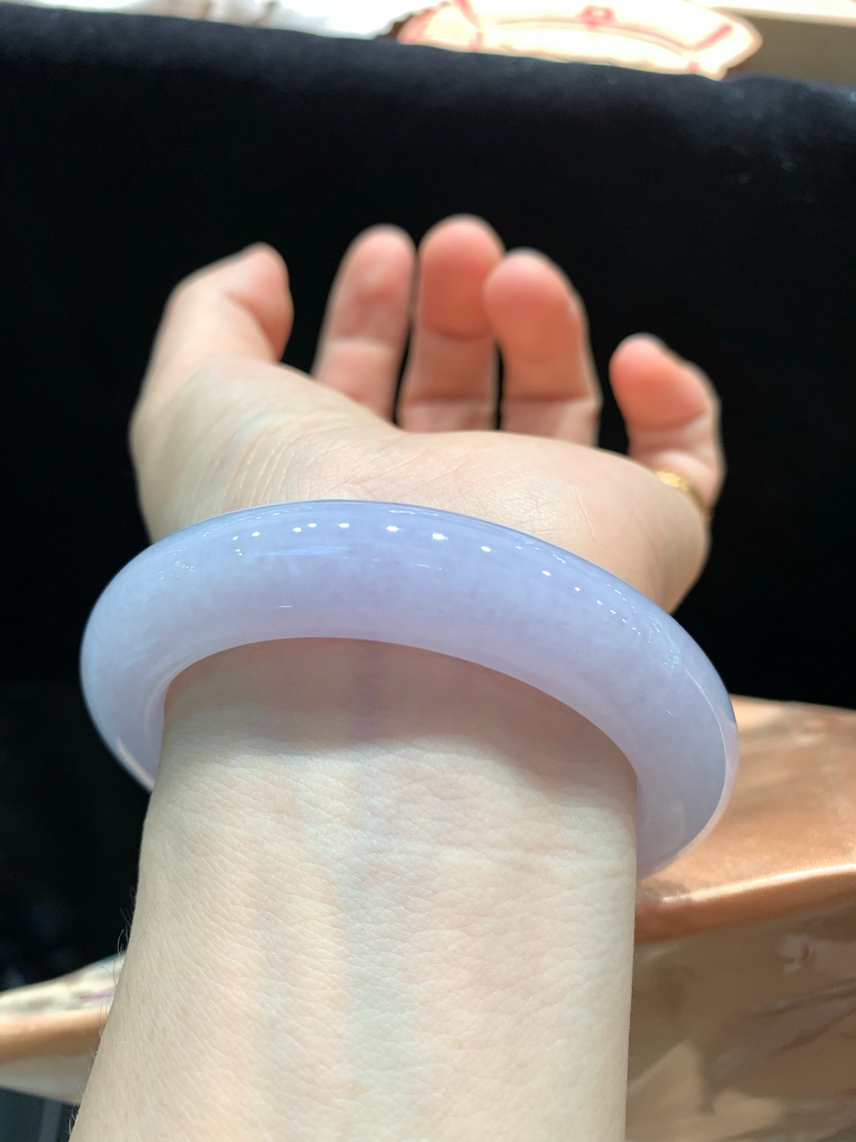 尺寸55/11.9/10.3mm紫罗兰手镯 水润细腻
清爽甜美