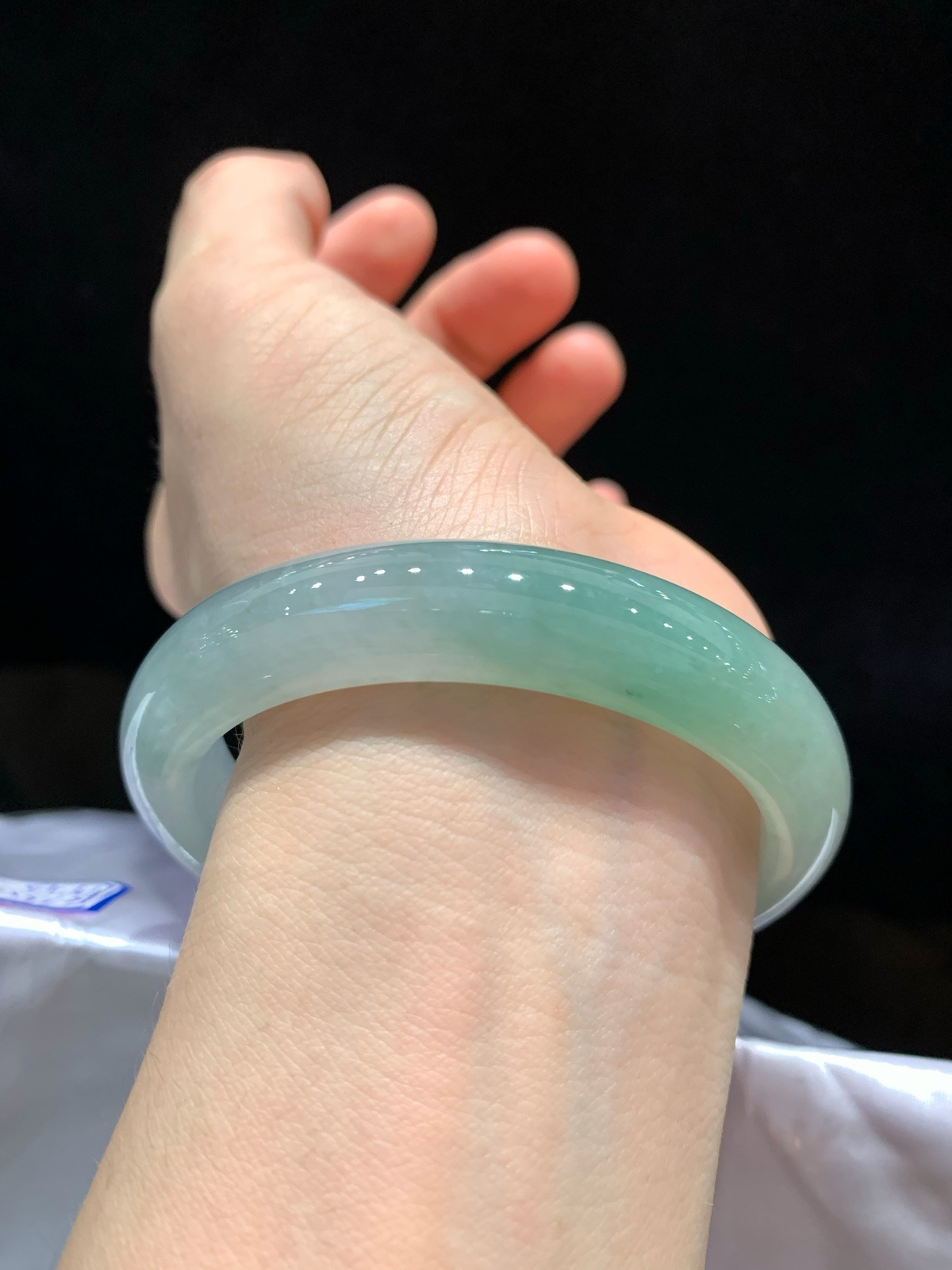 尺寸57.5/12.3/8.5手镯，水润细腻
清新甜美