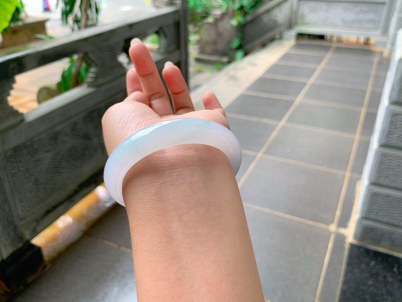｜53圈口
淡淡的粉春色，飘绿丝花，底妆细腻冰润，仙仙粉粉的