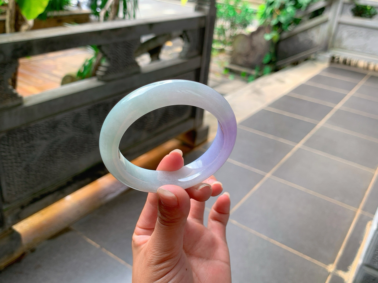 ｜55圈口
浓春，一截色妖艳夺目，紫气东来的贵气感满满，肉质细腻温润，